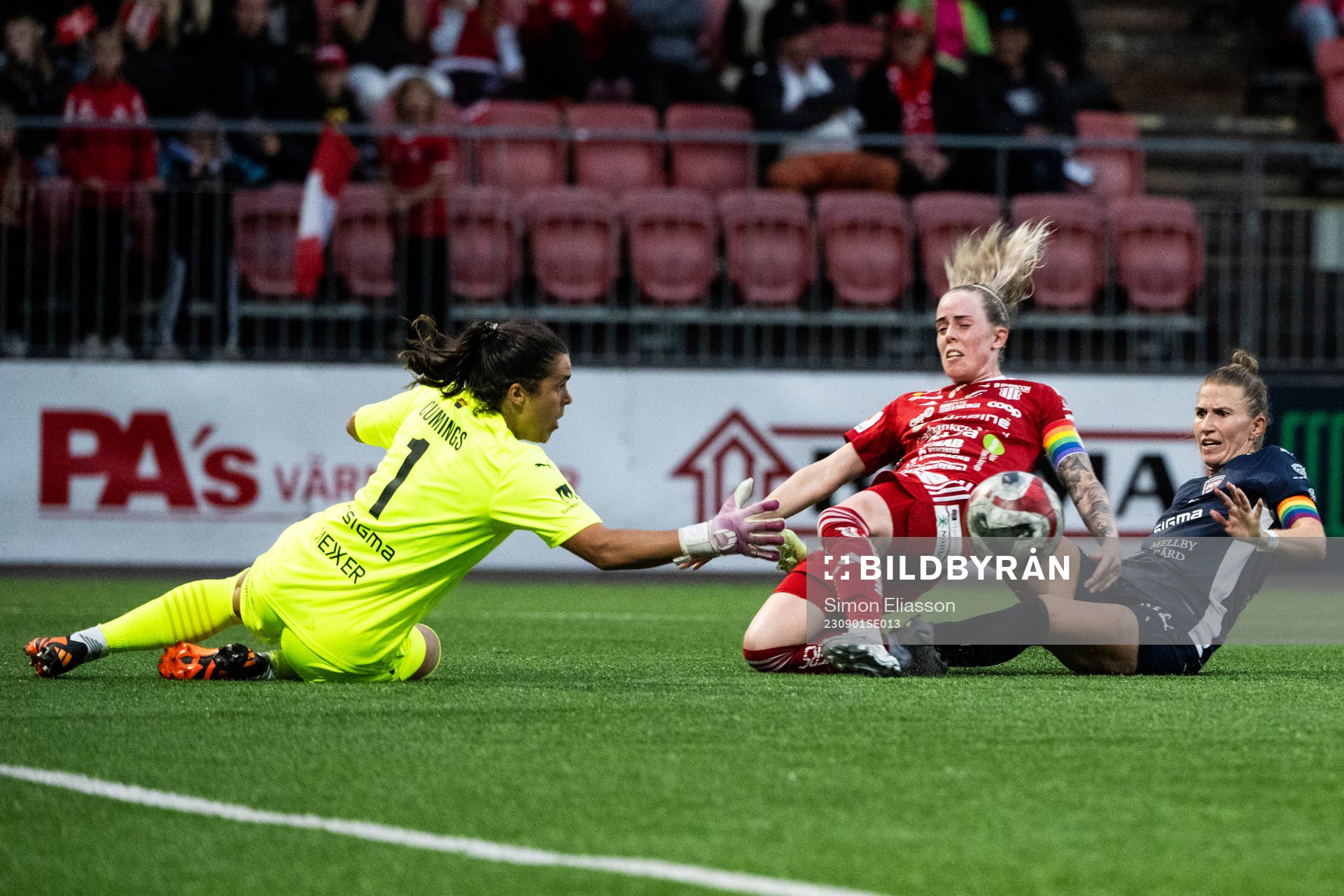 Piteås Cecilia Edlund och FC Rosengårds Emma Berglund