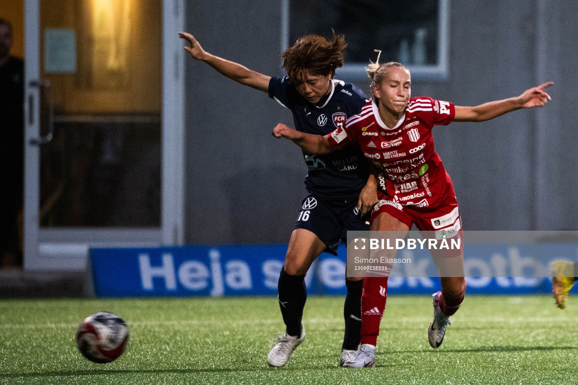 FC Rosengårds Mai Kadowaki och Piteås Sara Eriksson