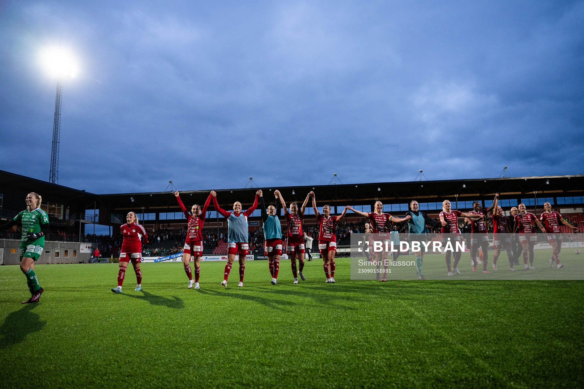Piteås spelare jublar efter fotbollsmatchen i Damallsvenskan mellan Piteå och FC Rosengård den 1 september 2023 i Boden. 