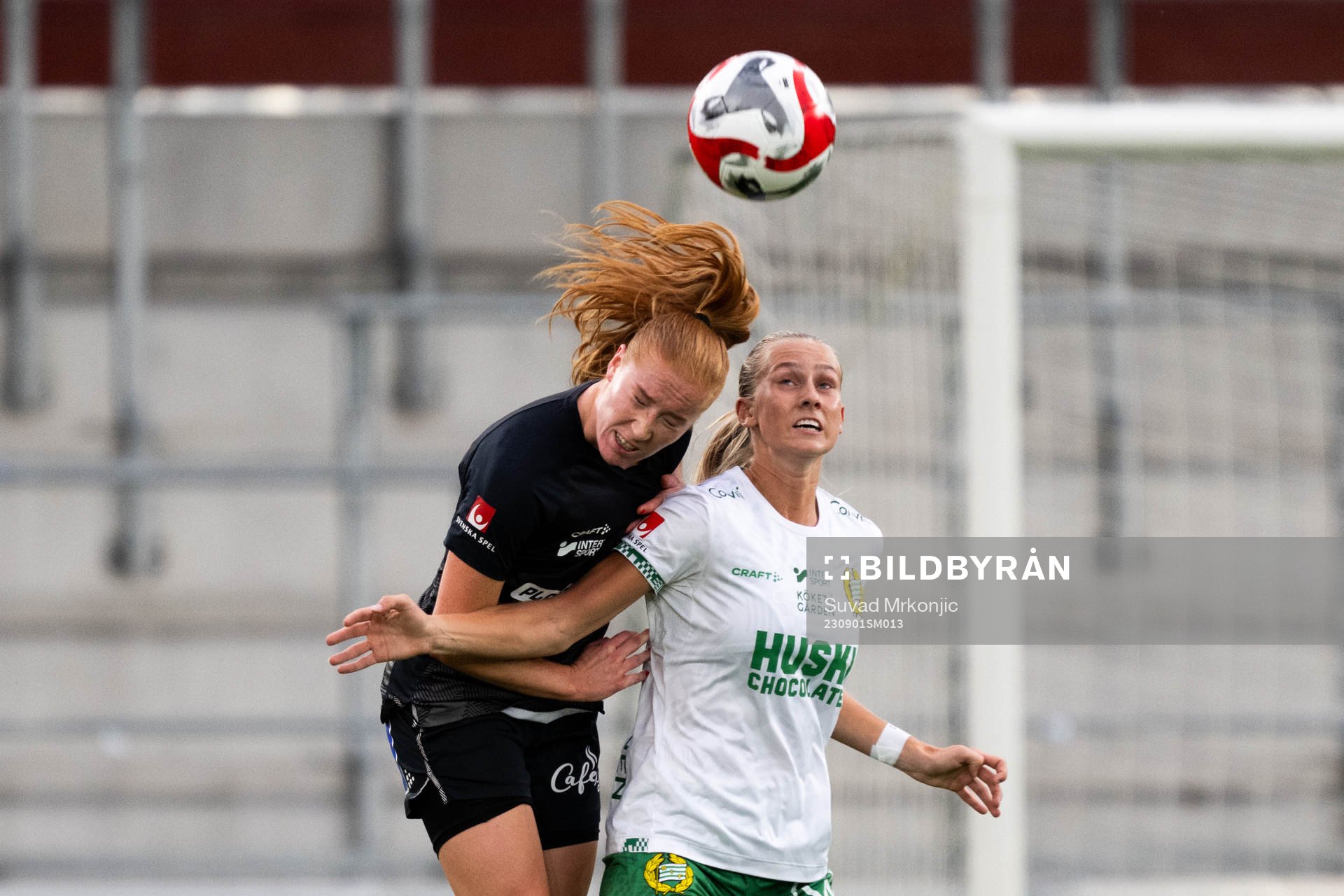 Växjö DFFs Tilde Johansson och Hammarbys Ellen Wangerheim