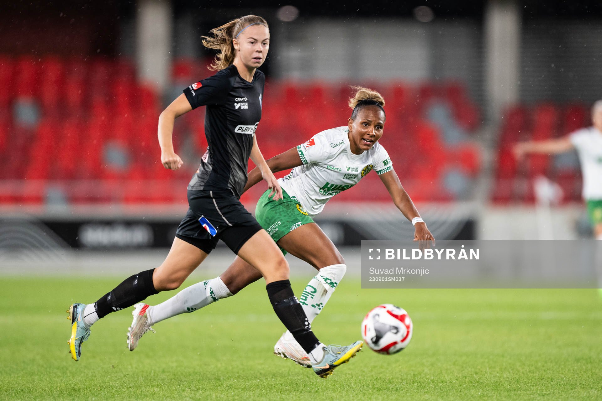 Växjö DFFs Elin Nilsson och Hammarbys Madelen Janogy