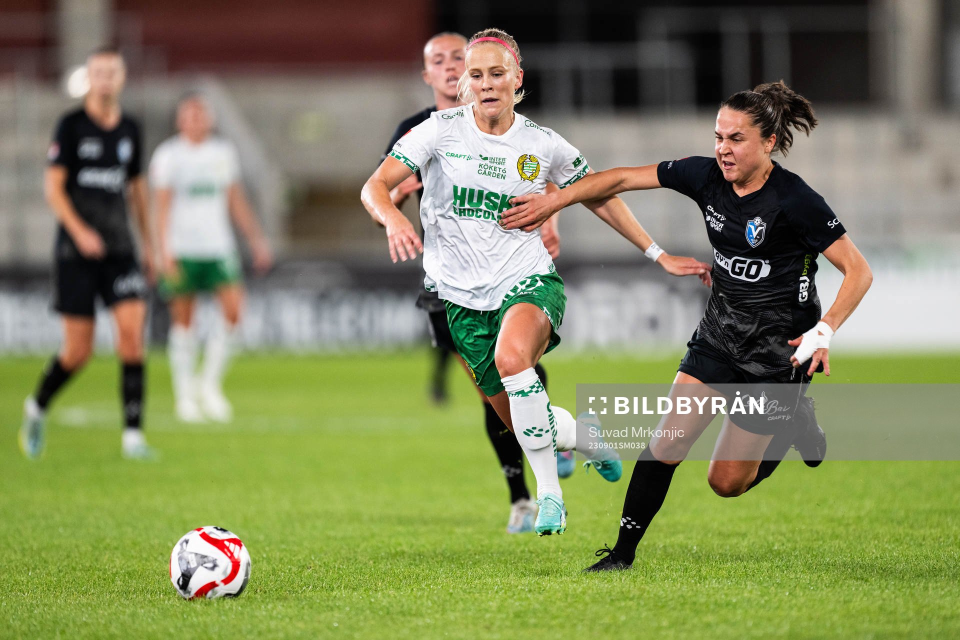 Hammarbys Adelina Engman och Växjö DFFs Heidi Elisabeth