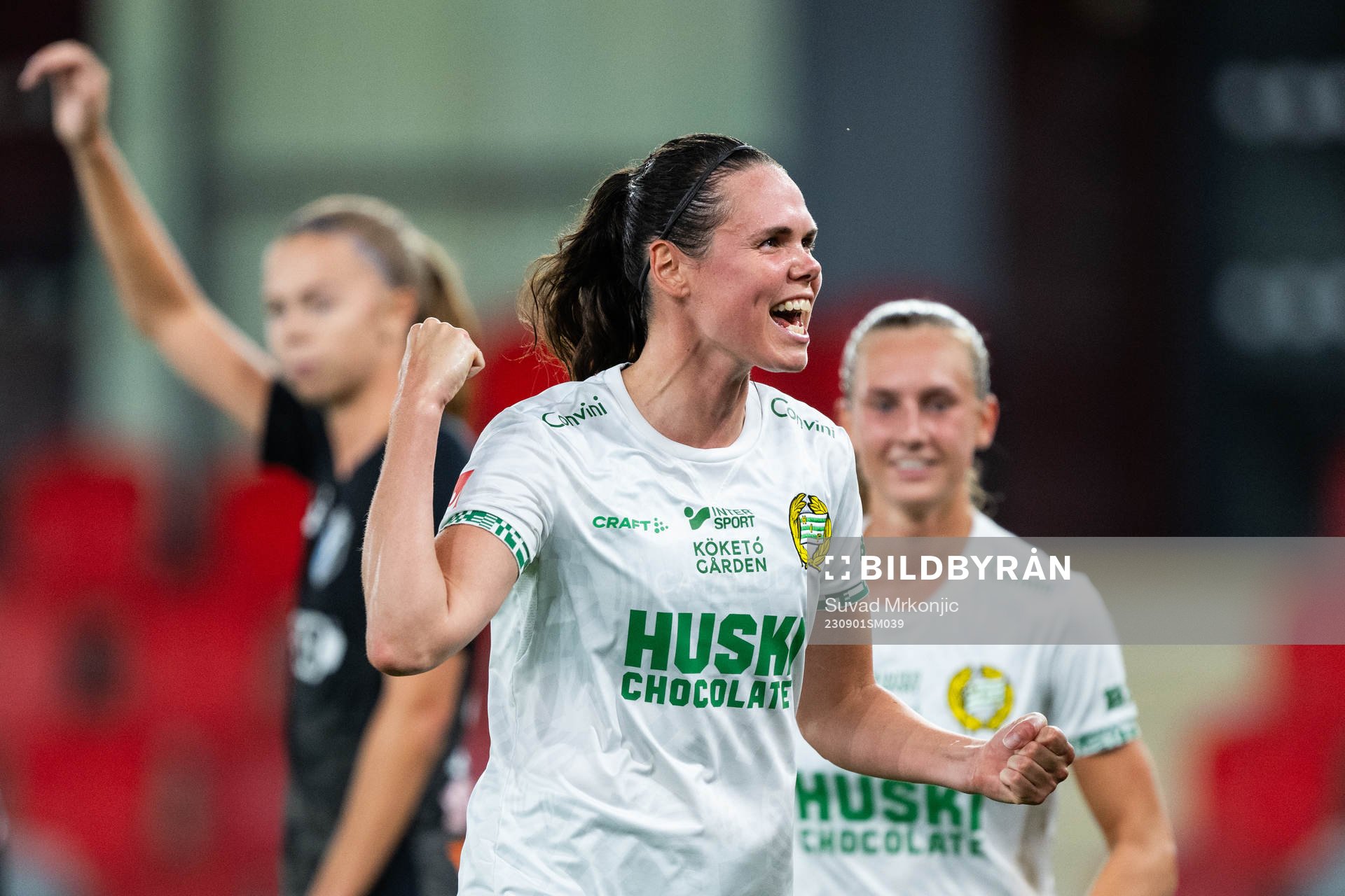 Hammarbys Simone Boye Sørensen jublar efter 0-2 under fotbollsmatchen i Damallsvenskan mellan Växjö DFF och Hammarby den 1 september 2023 i Växjö. 

