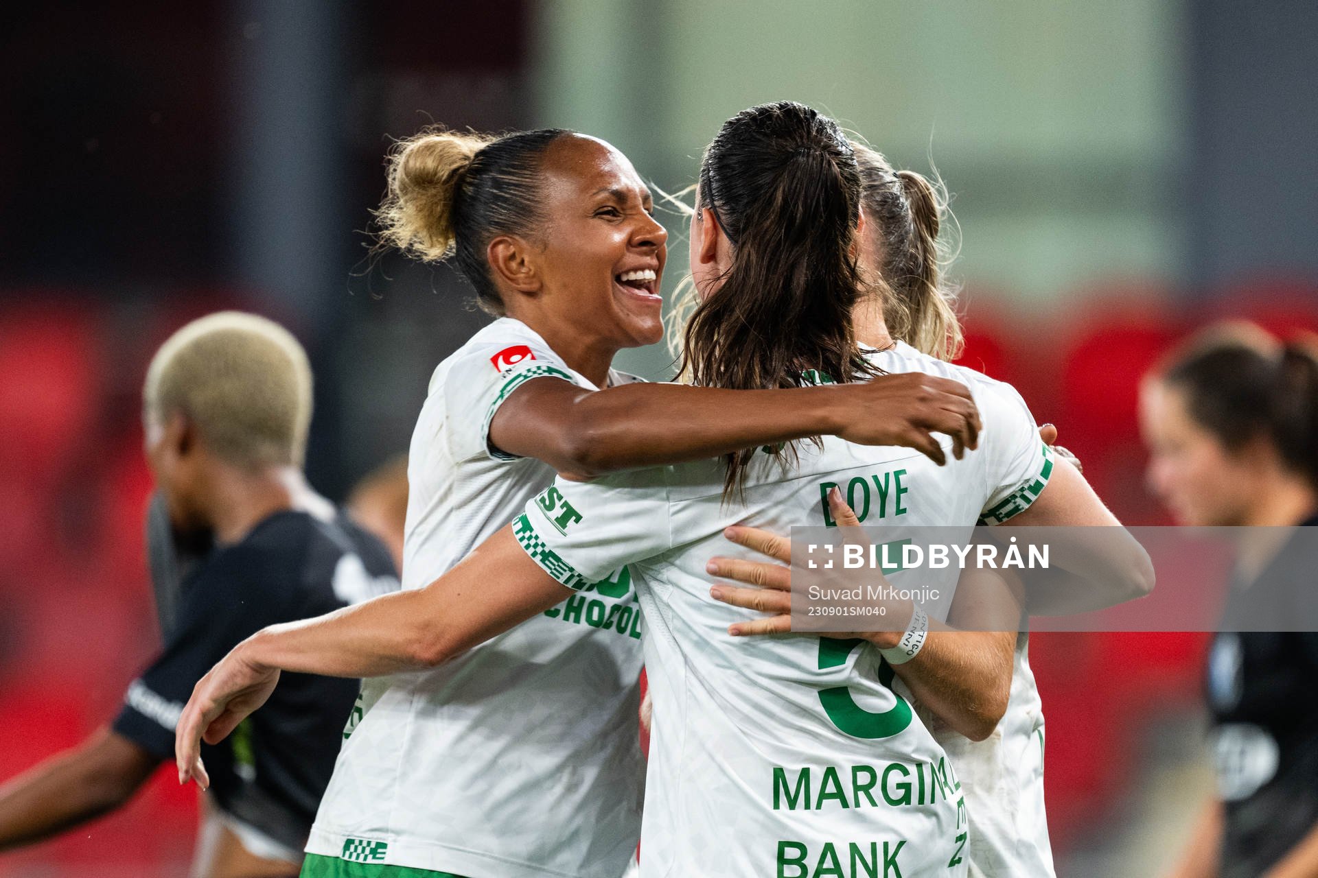 Hammarbys Simone Boye Sørensen jublar med Madelen Janogy