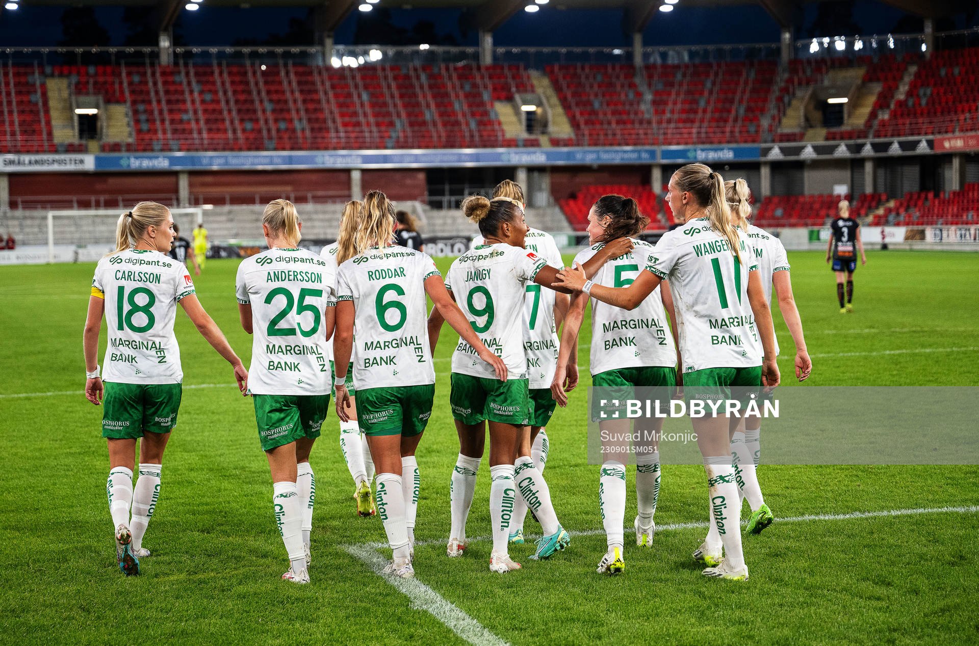Hammarbys Simone Boye Sørensen jublar med lagkamrater
