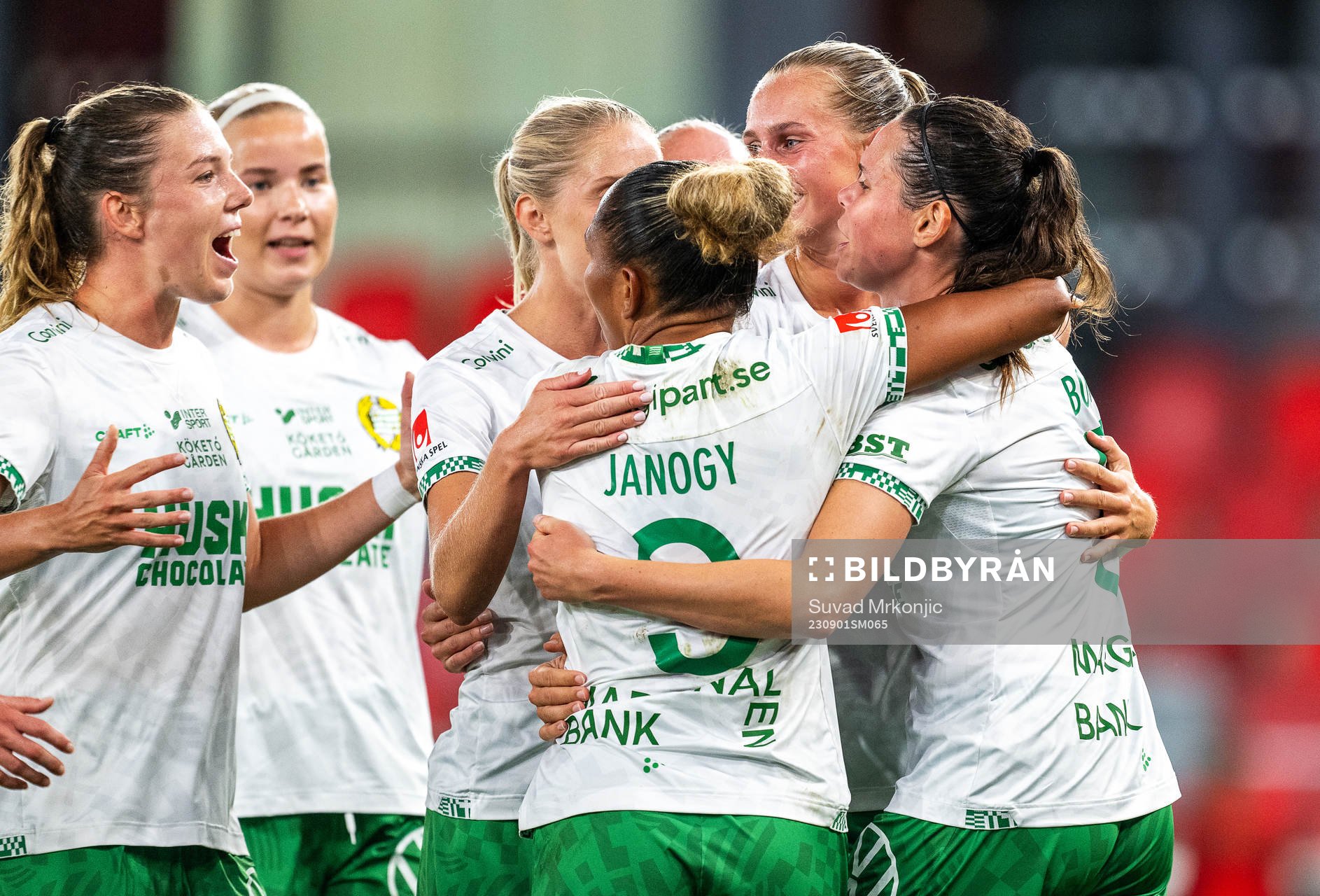 Hammarbys Simone Boye Sørensen jublar med lagkamrater