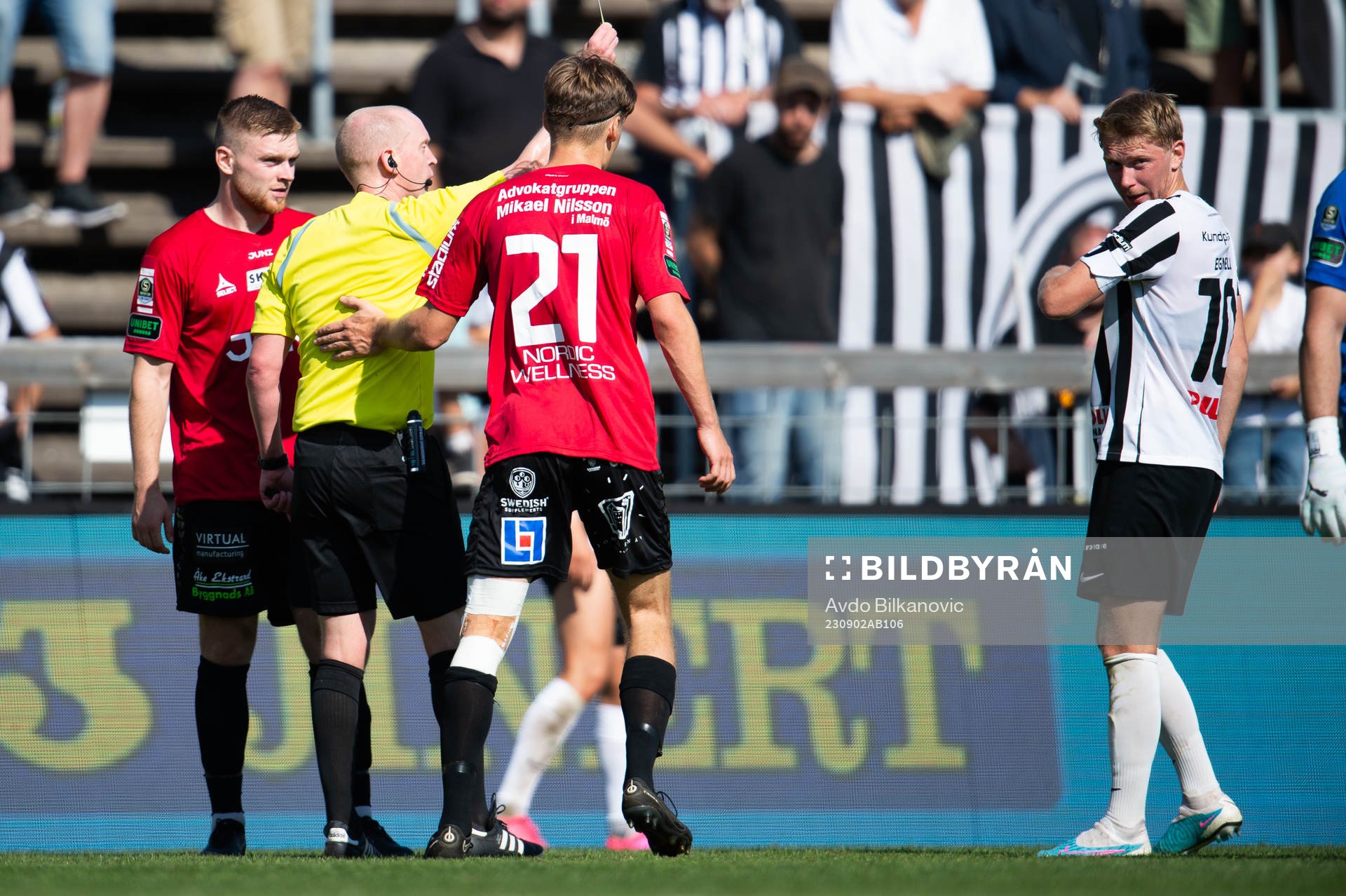 Domare Per Melin delar ut varning till Landskronas Adam