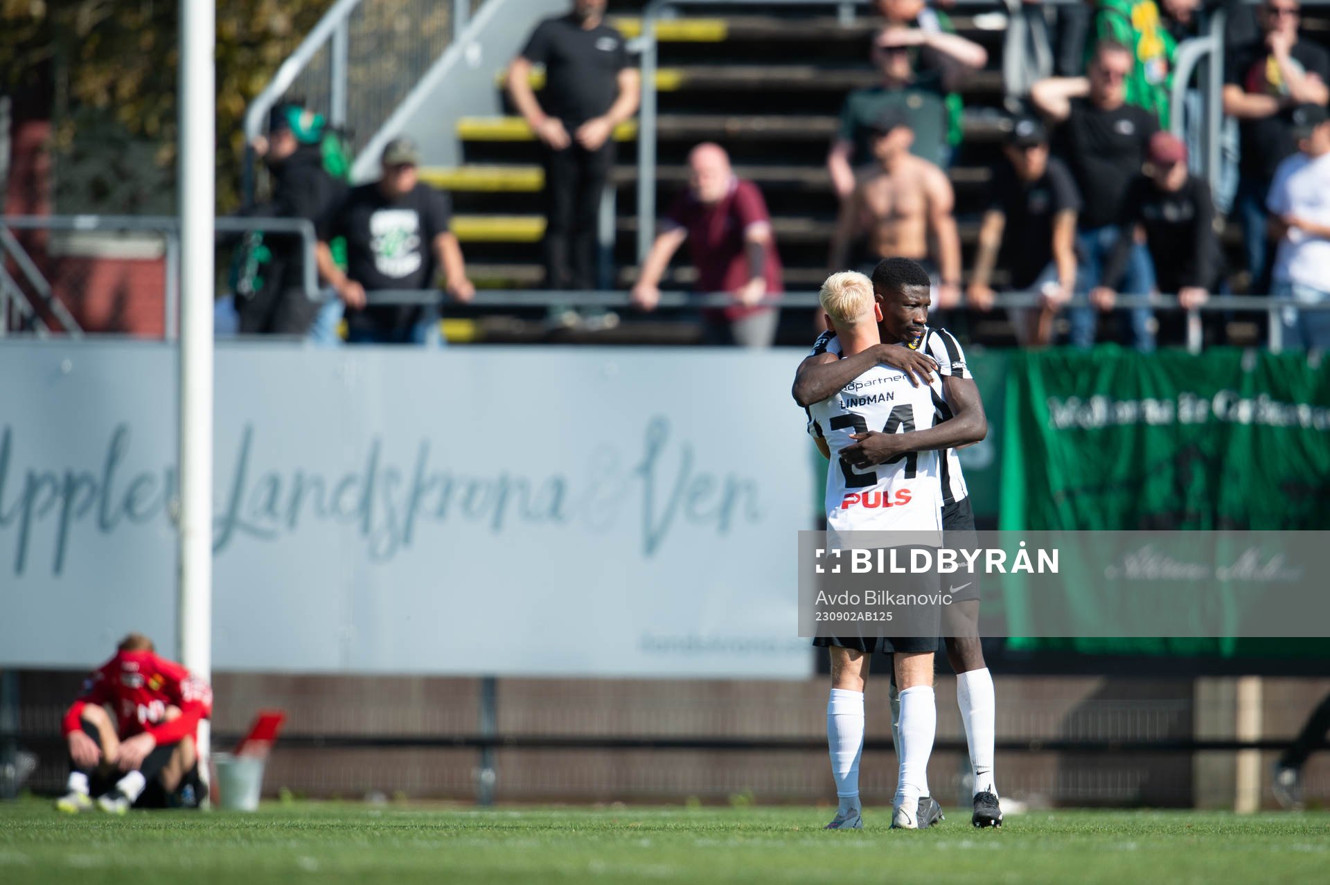 Landskronas Emil Lindman och Emil Lindman jublar