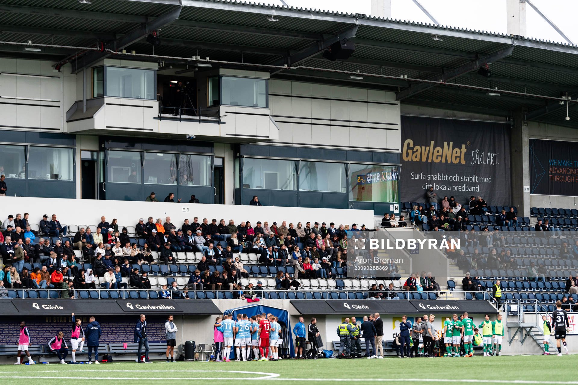 Gefles och Jönköpings Södras spelare samlas