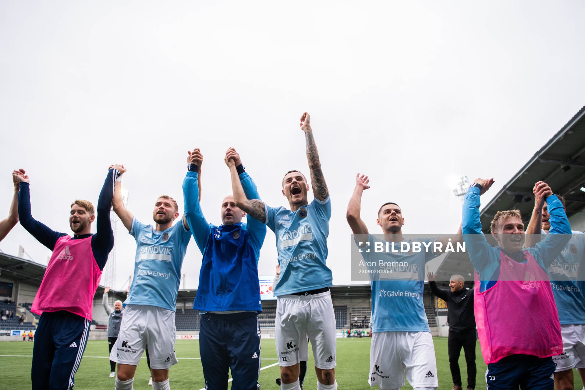 Gefles spelare jublar