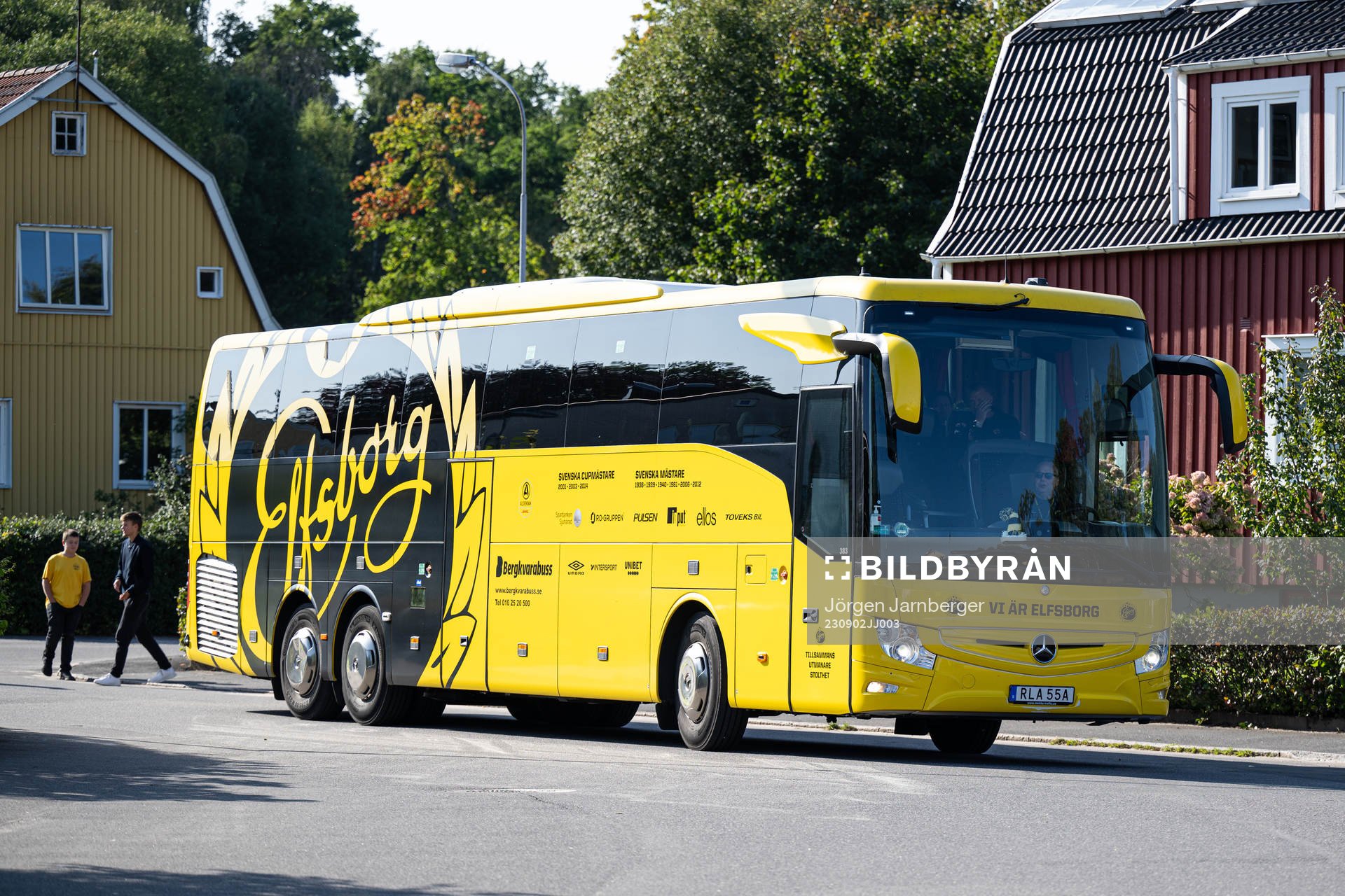 Elfsborgs spelarbuss anländer  till Finnvedsvallen