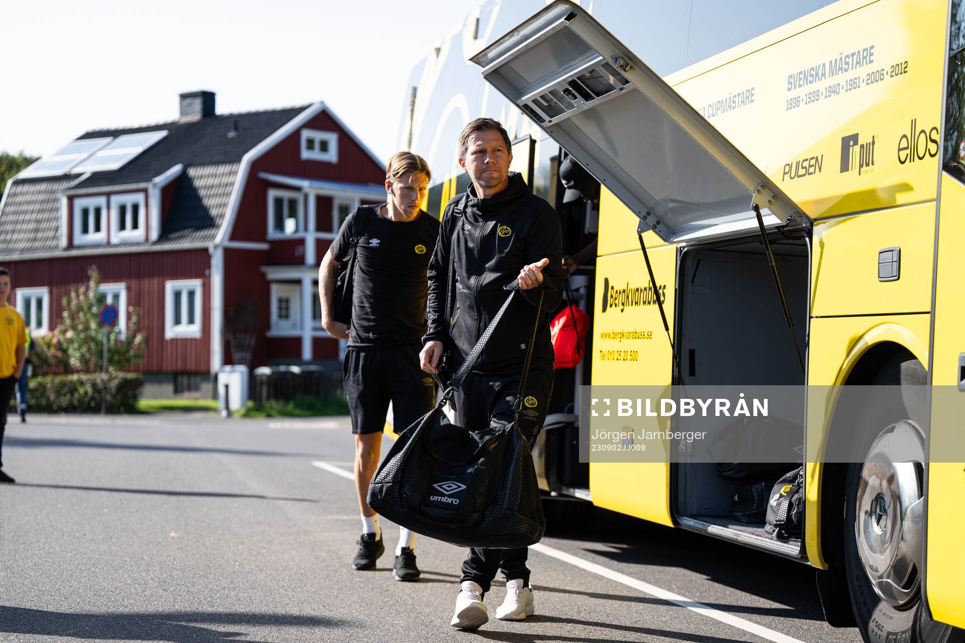 Elfsborgs spelare anländer  till Finnvedsvallen
