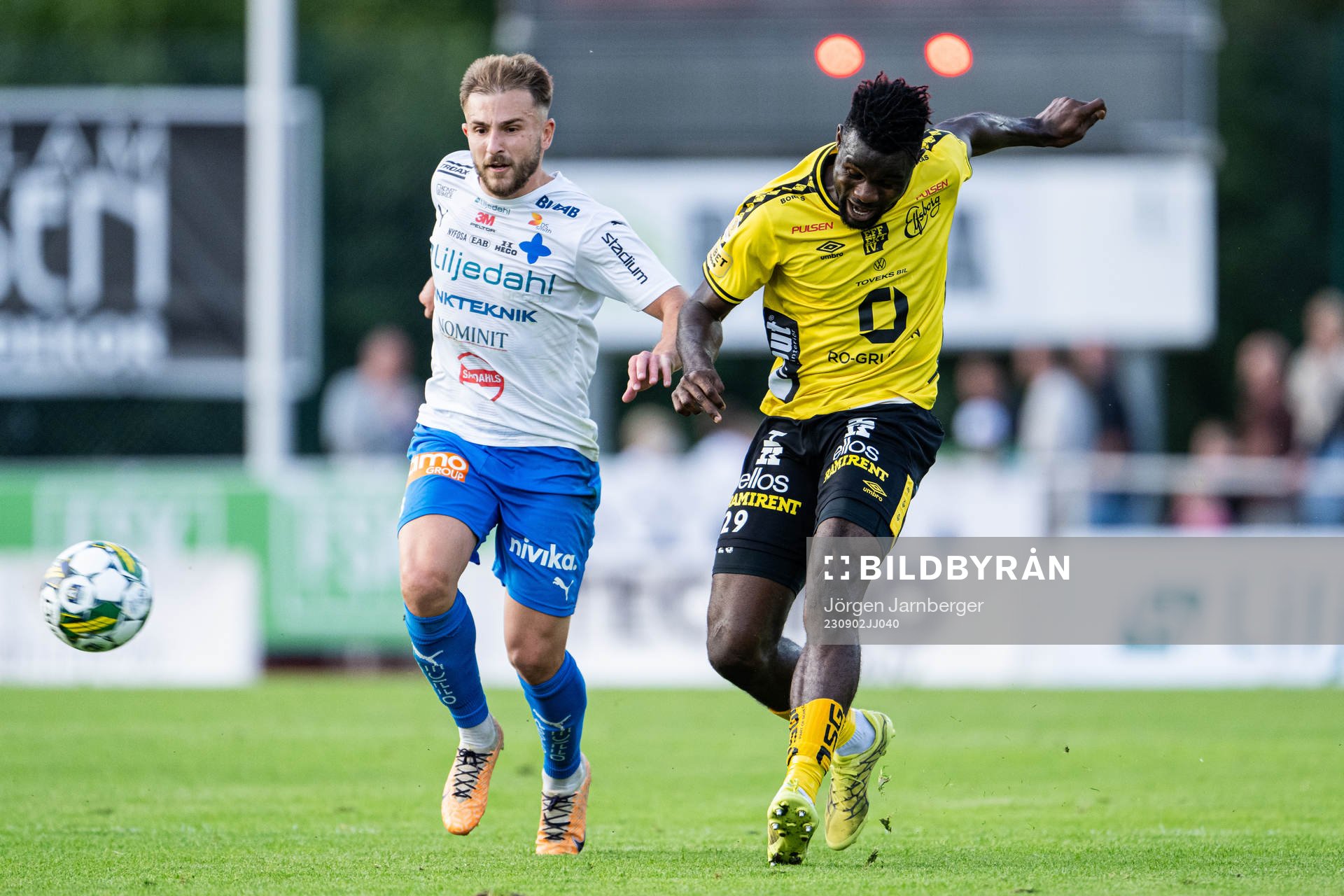 Värnamos Albion Ademi och Elfsborgs Ibrahim Buhari