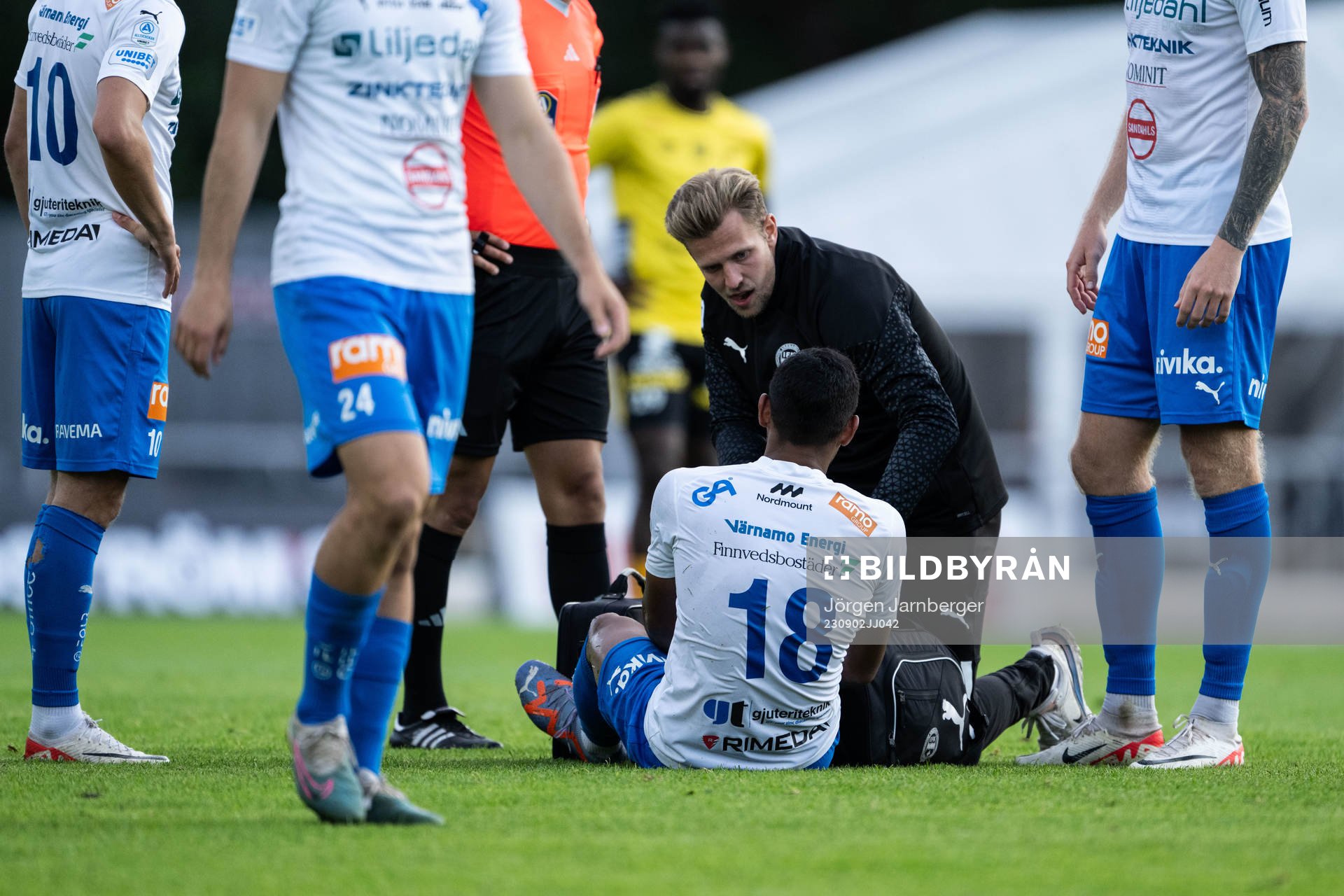 Värnamos Wenderson Oliveira do Nascimento har ont och får