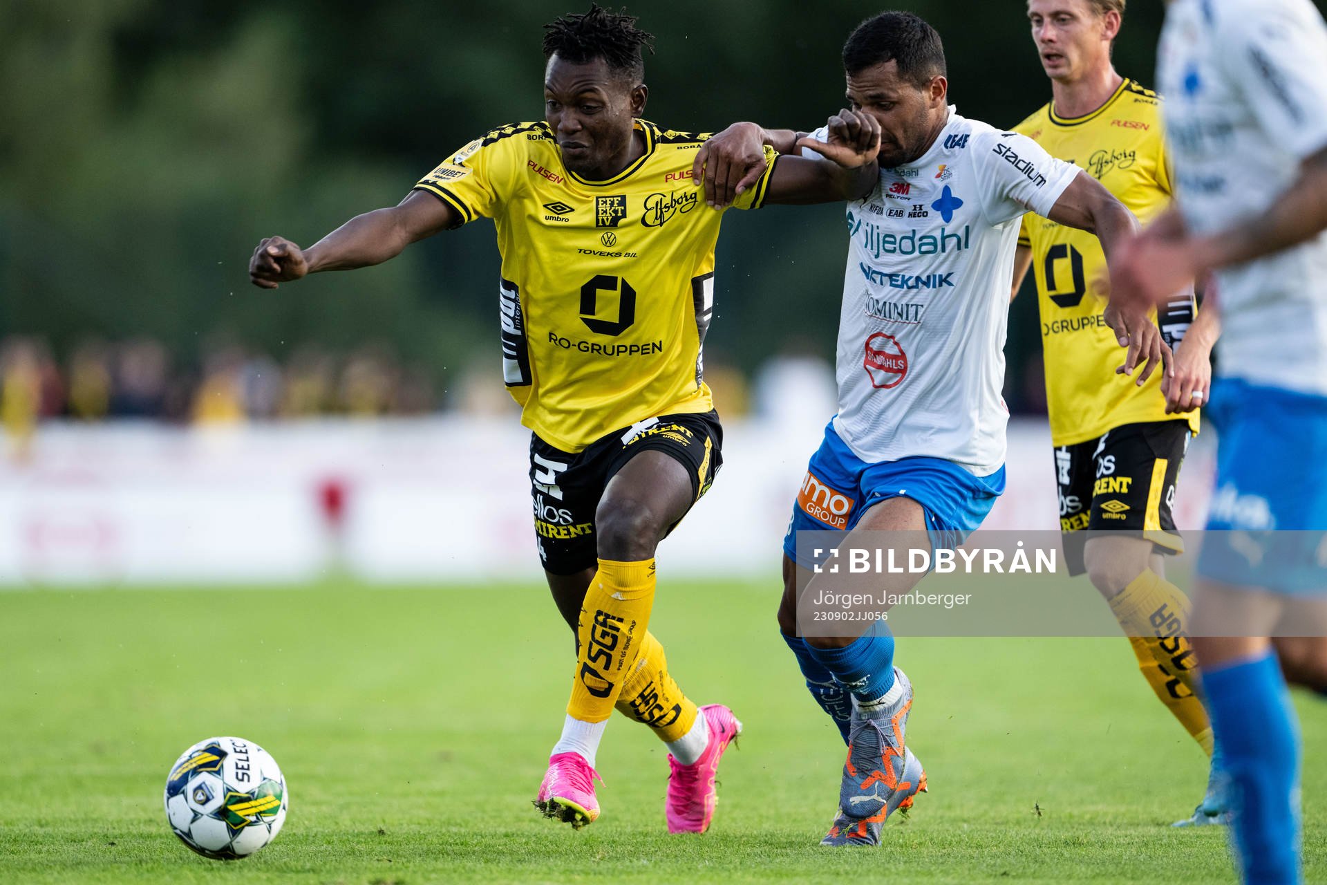 Elfsborgs Jalal Abdullai och Värnamos Wenderson Oliveira