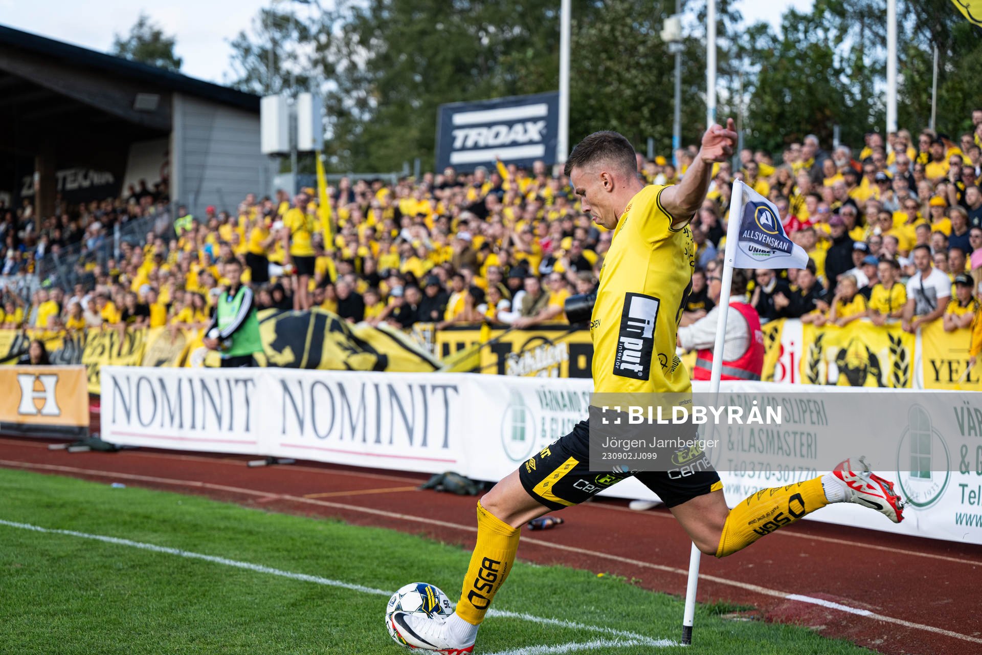 Elfsborgs Andri Fannar Baldursson lägger en hörna