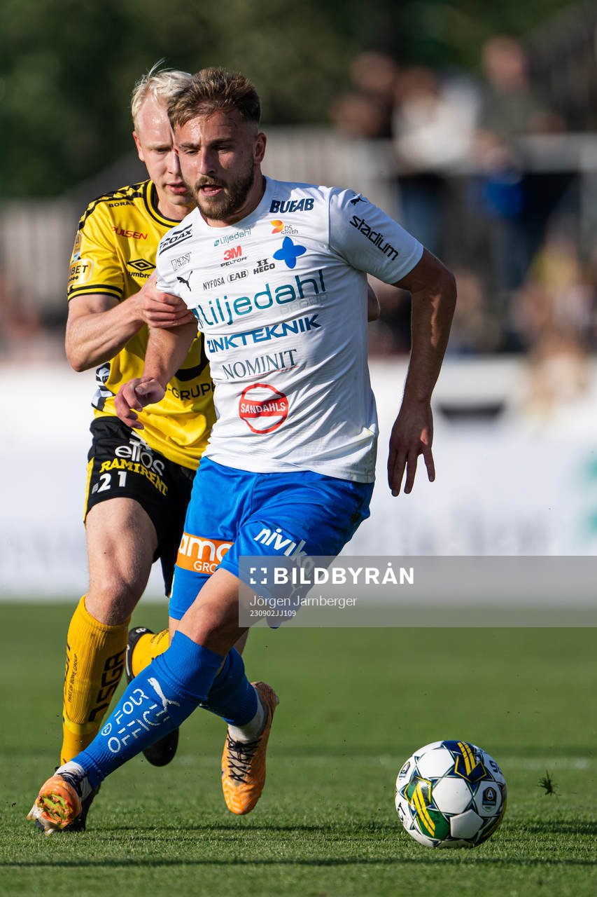 Värnamos Albion Ademi och Elfsborgs André Boman