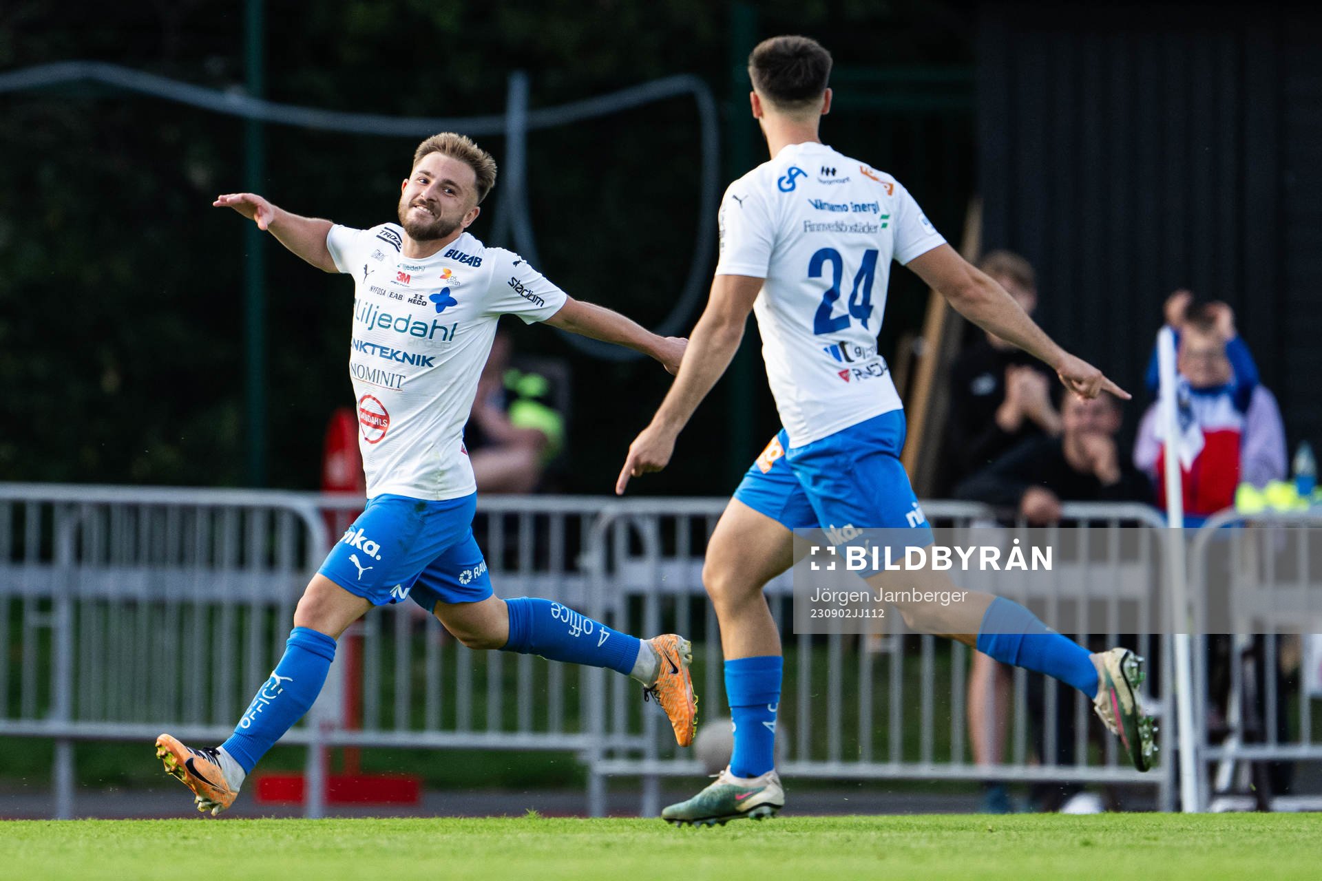 Värnamos Albion Ademi jublar