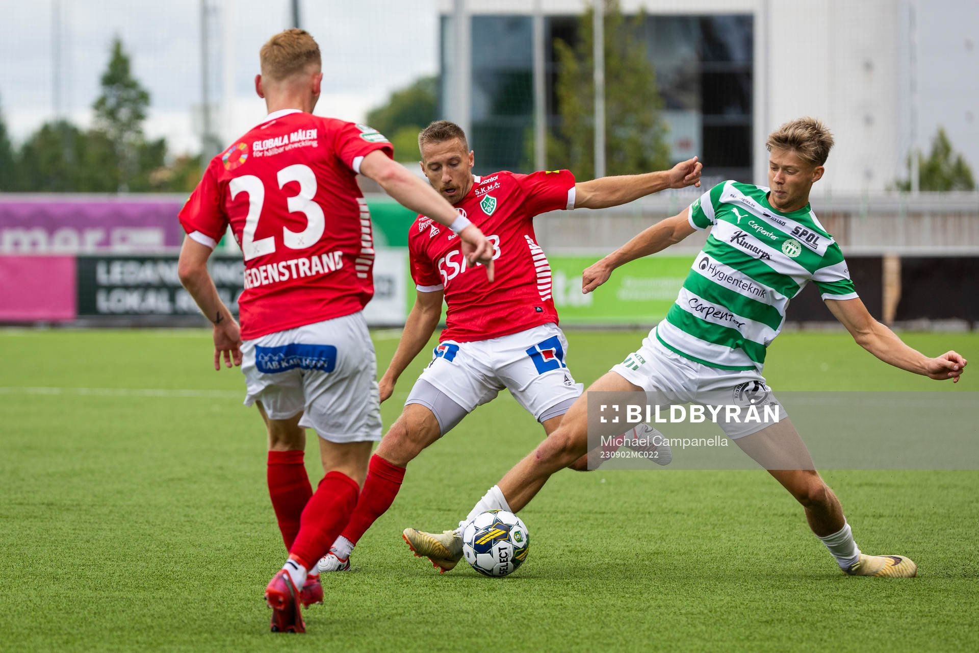 Västerås SKs Patric Åslund mot Brages Jacob Stensson och