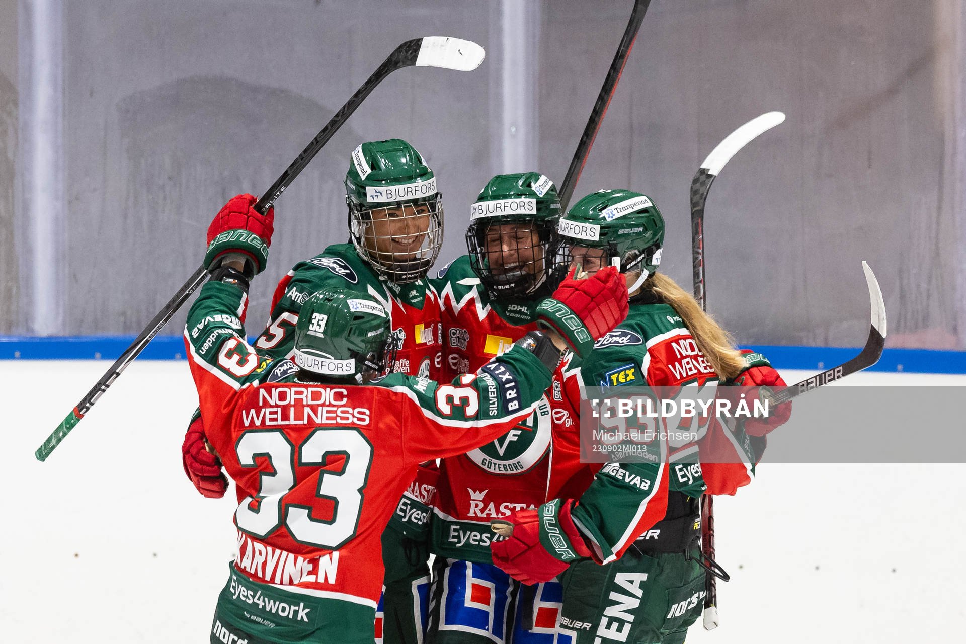 Frölundas Ebba Strandberg jublar med lagkamrater