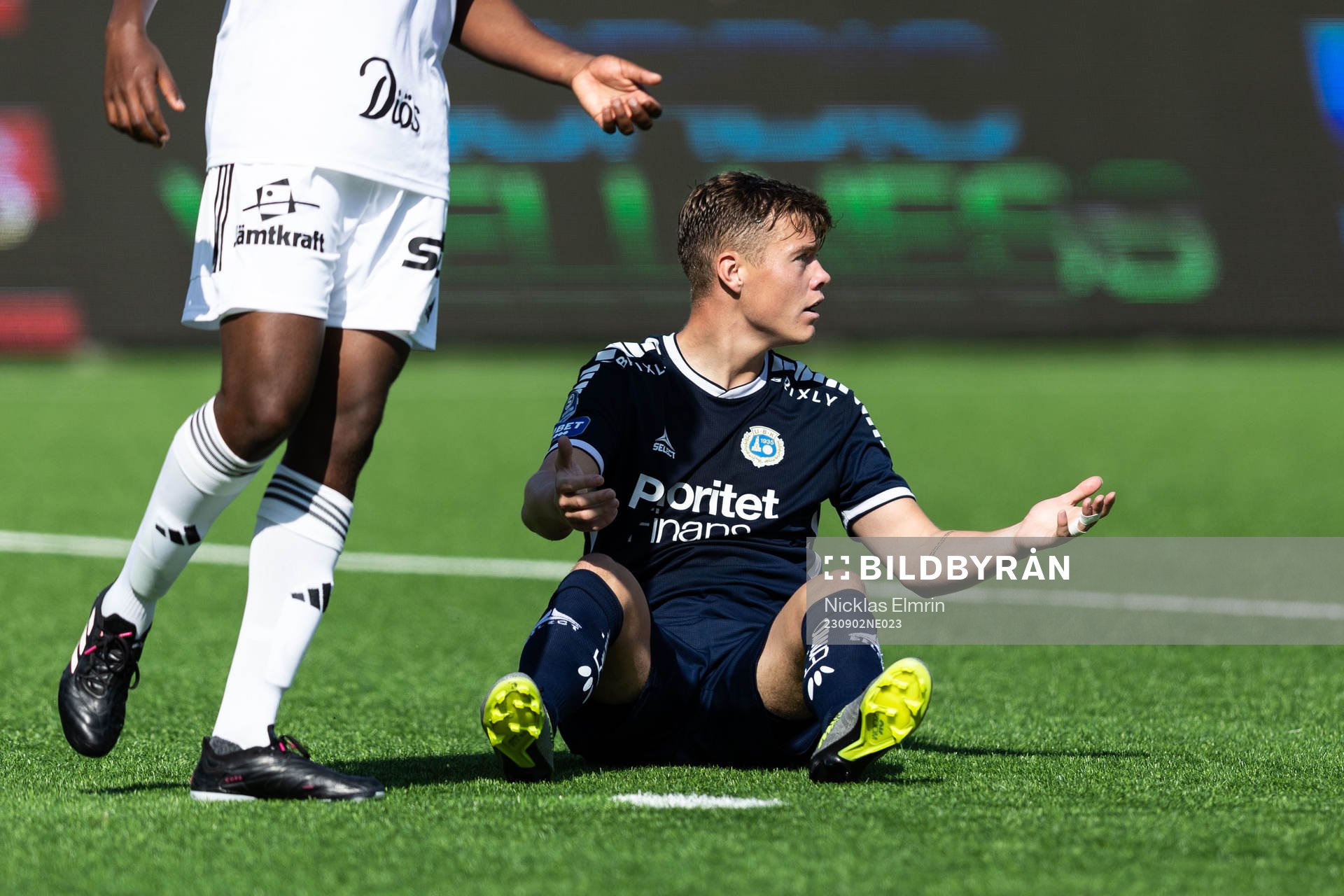 Utsiktens Albin Skoglund reagerar