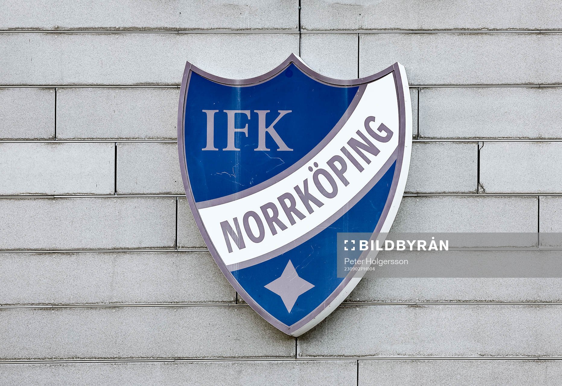IFK Norrköpings emblem på Platinumcars Arena