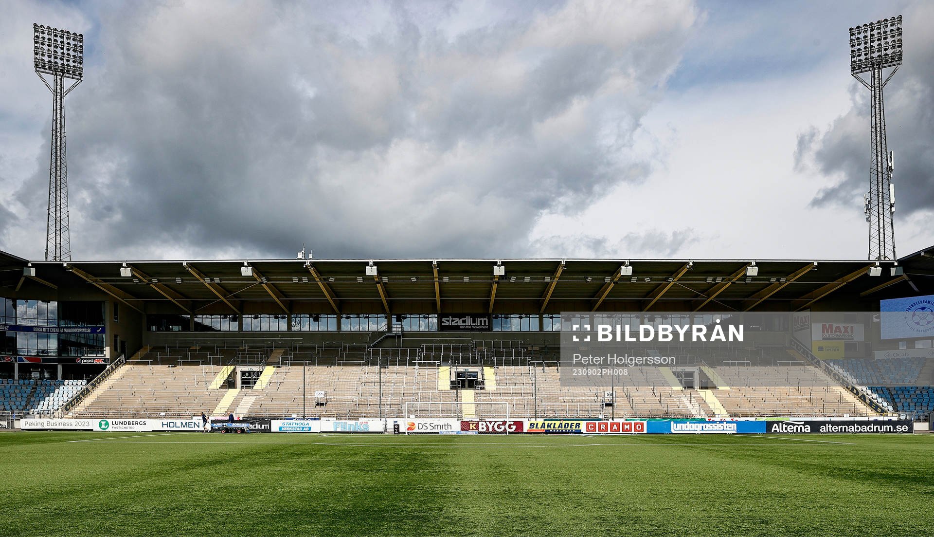 Ståplatsläktaren Curva Nordahl innan publiken anlänt