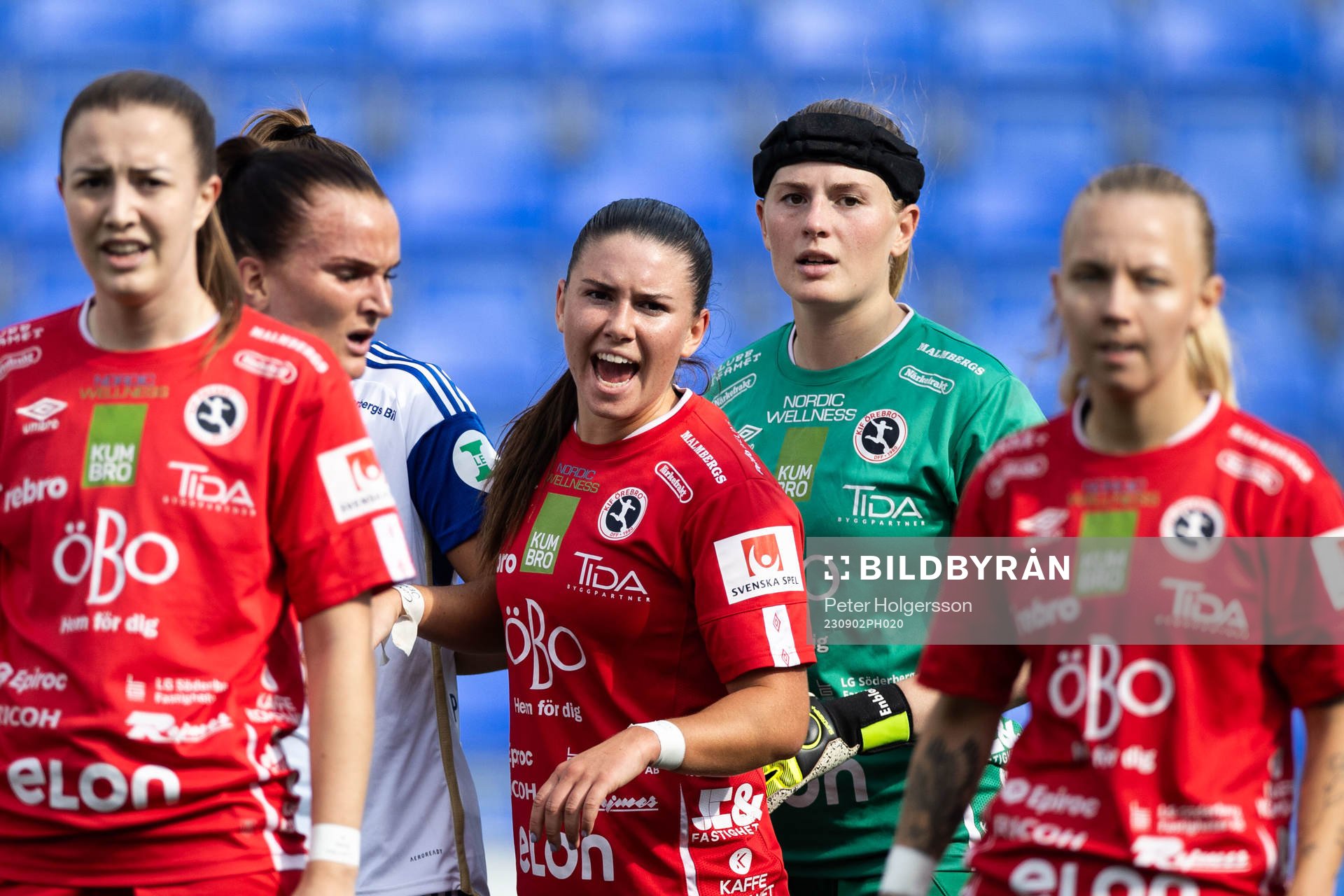 Örebros Maja Regnås Valcic och målvakt Tove Enblom
