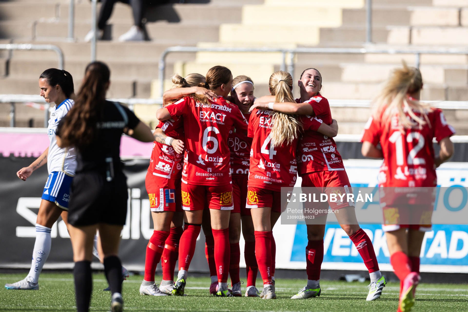 Örebros Maja Bodin jublar med lagkamrater