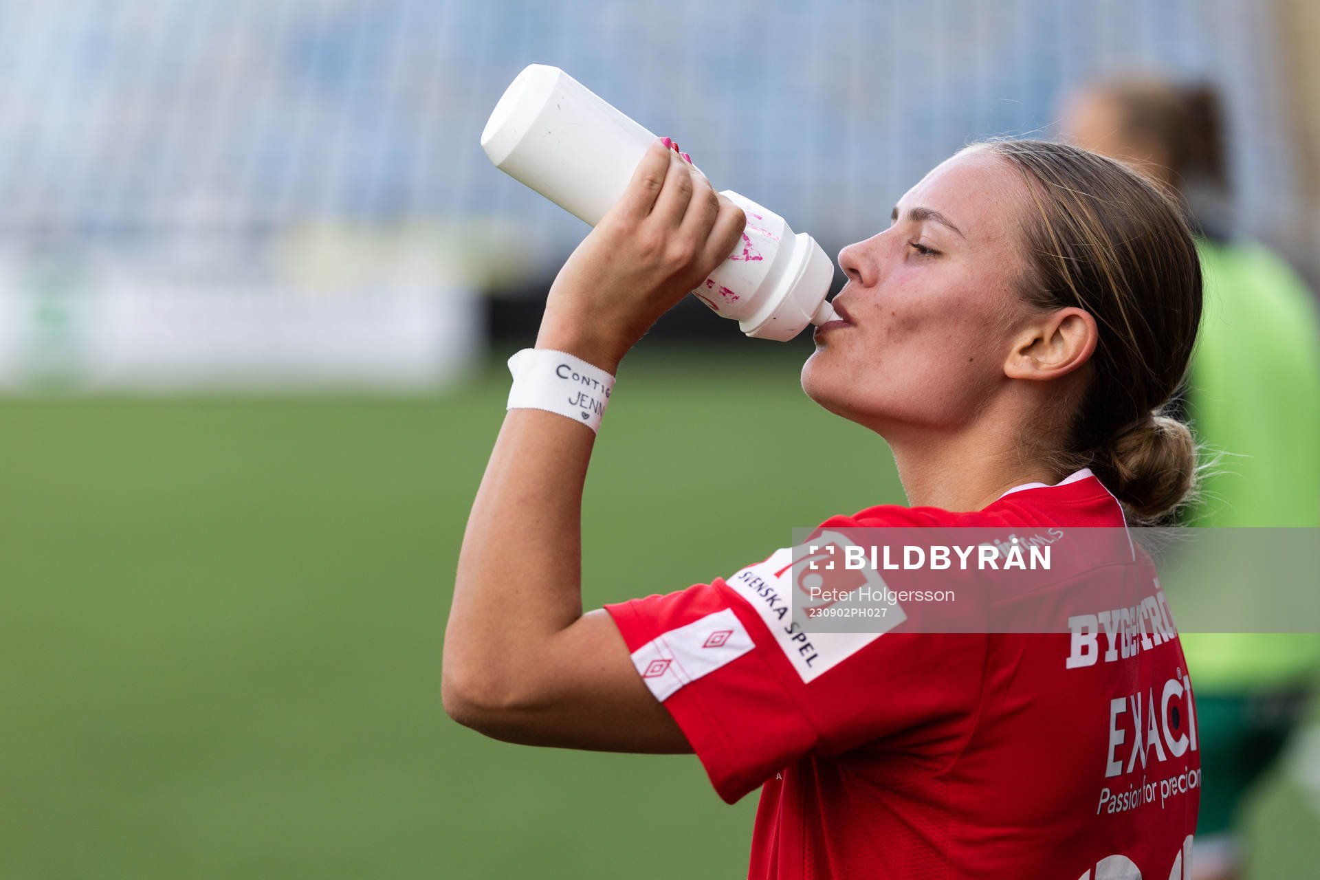 Örebros Maja Bodin bär vit tejp med texten ”Contigo
