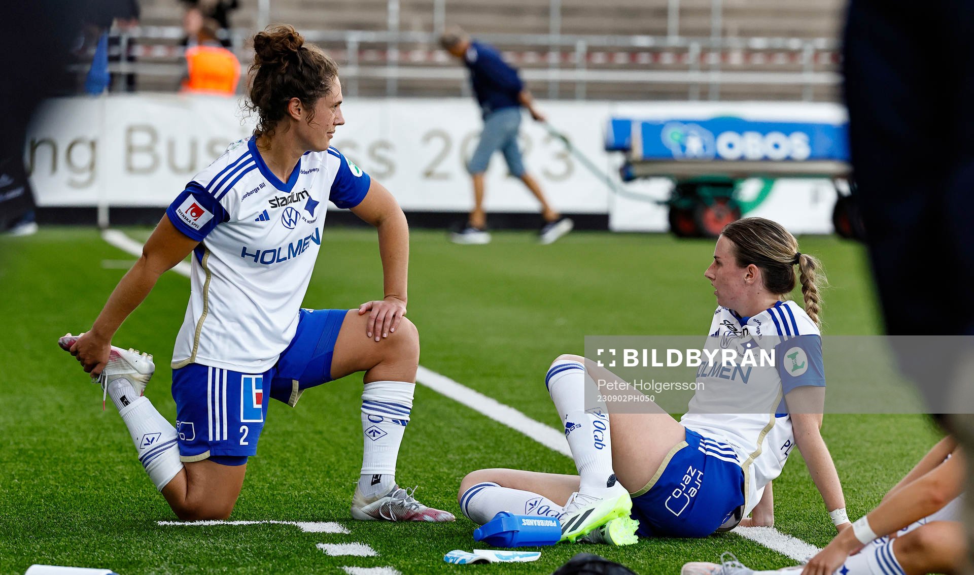 IFK Norrköpings Shannon Woeller och Chelsie Dawber deppar