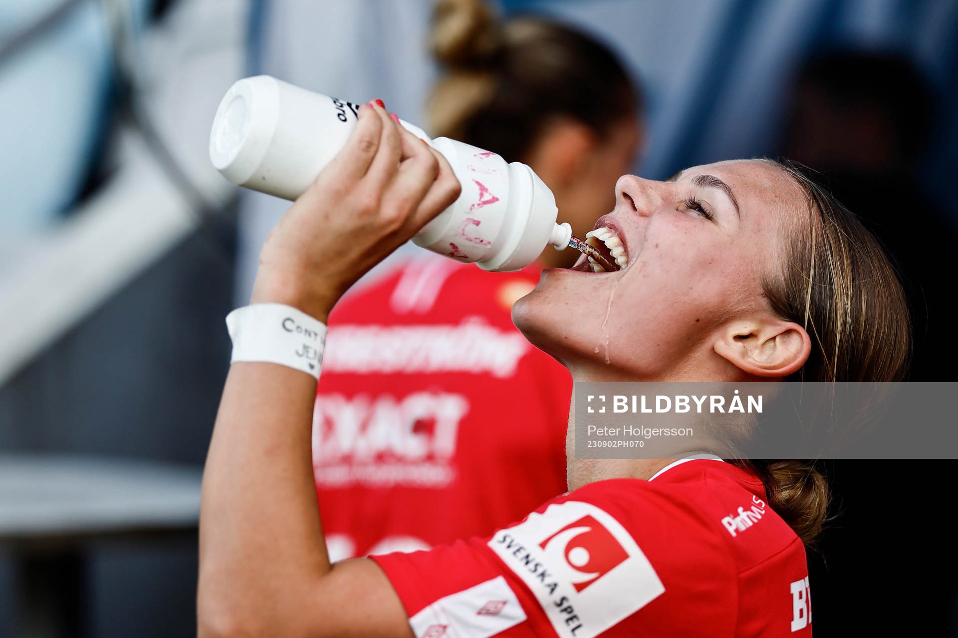 Örebros Maja Bodin bär vit tejp med texten ”Contigo