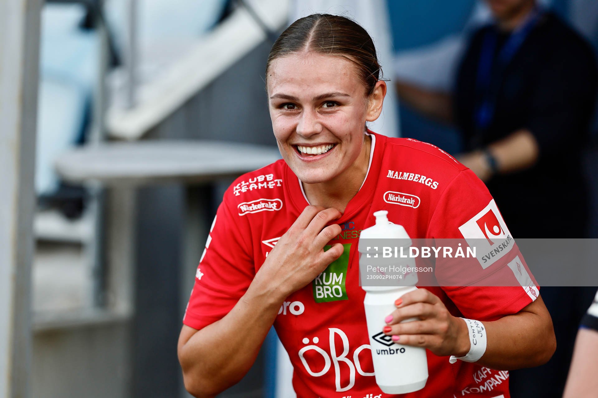 Örebros Maja Bodin bär vit tejp med texten ”Contigo