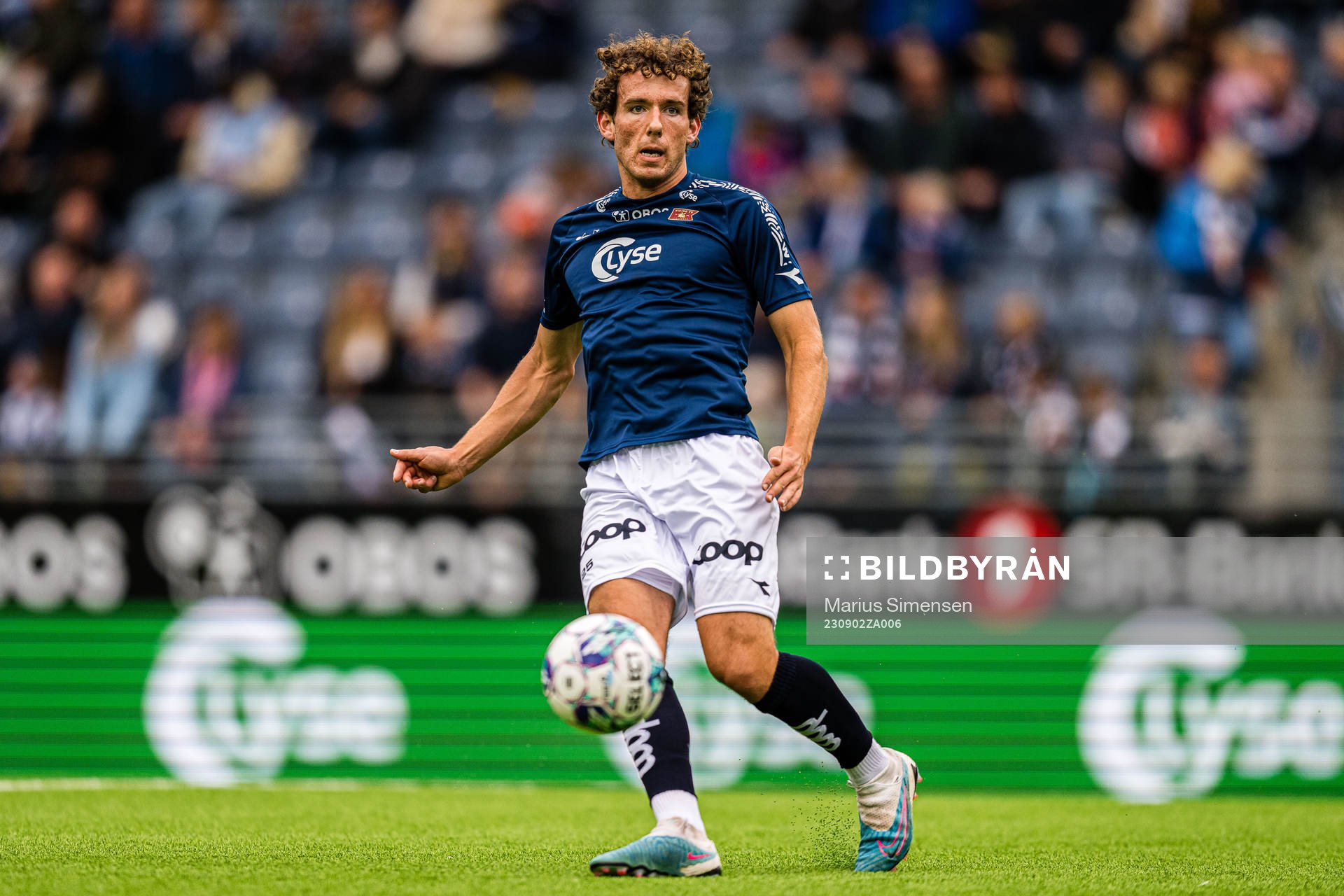 Joe Bell of Viking warms up