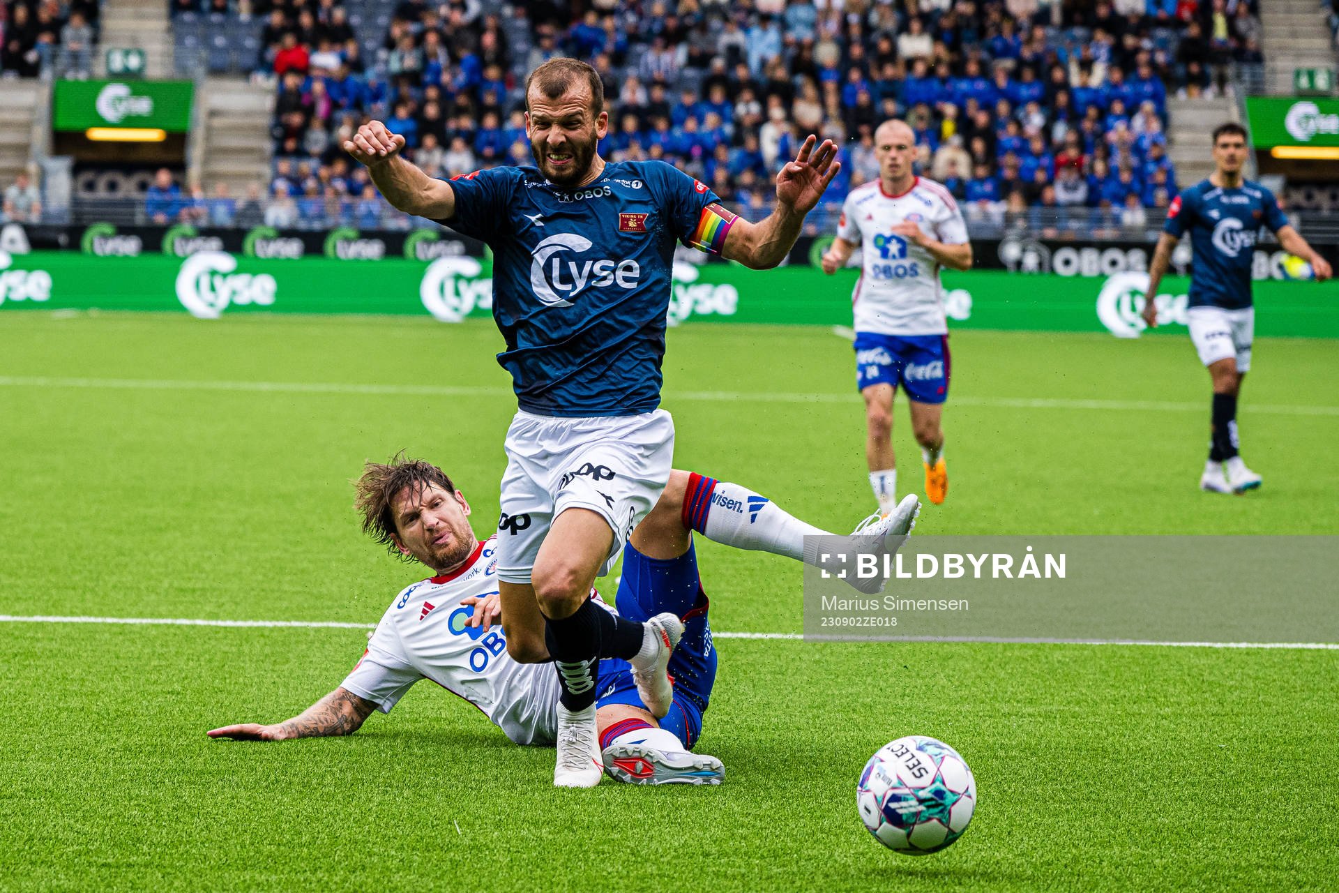 Stefan Strandberg of Vålerenga and Zlatko Tripic of Viking