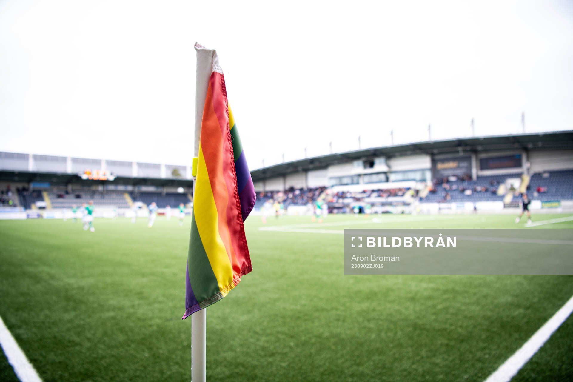 En hörnflagga med pridefärger