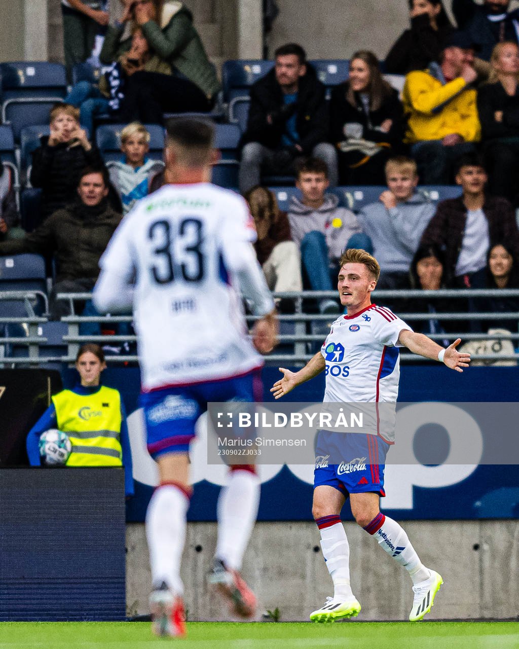 Christian Borchgrevink of Vålerenga celebrates