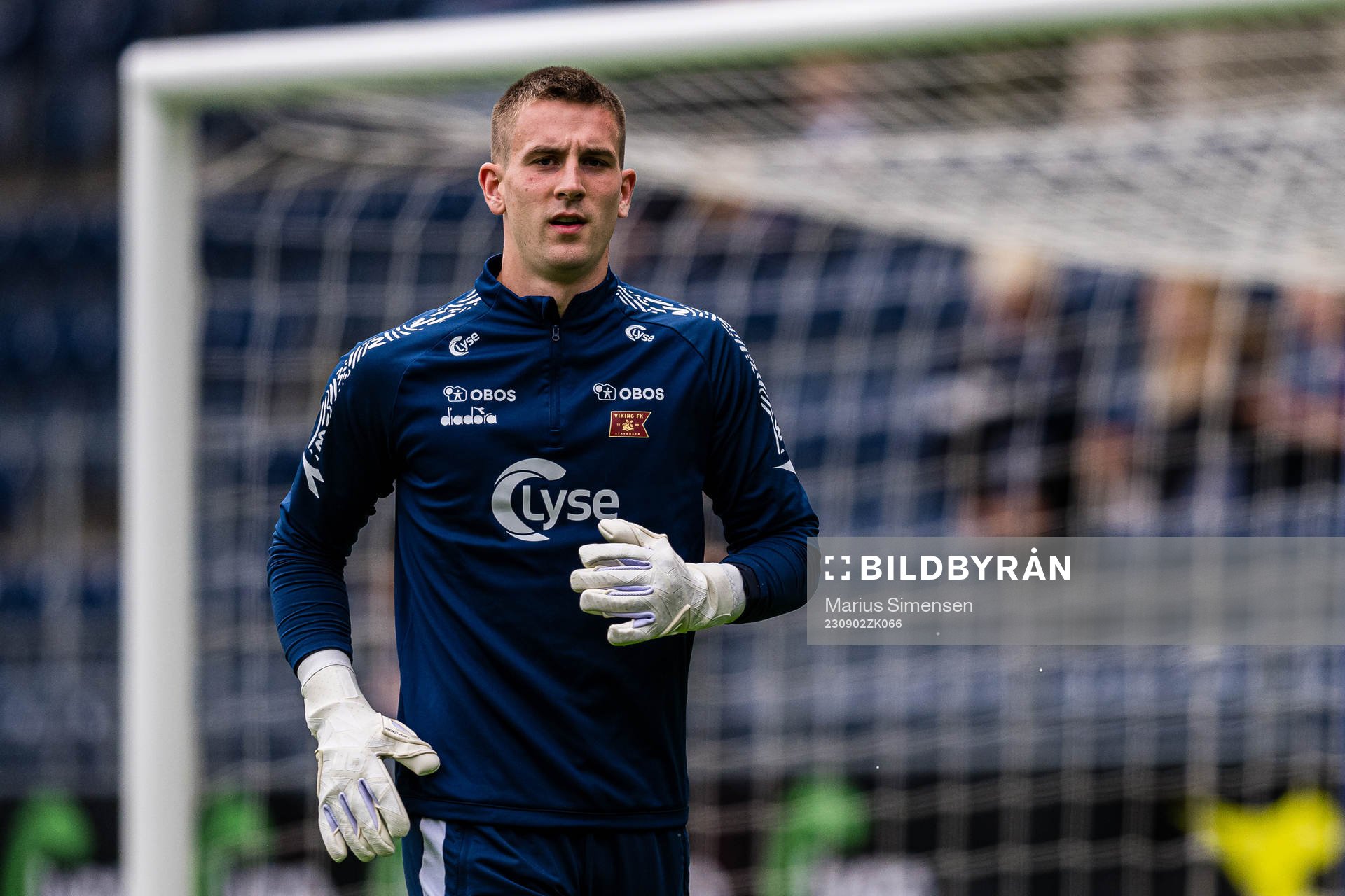 Patrik Gunnarsson of Viking warms up