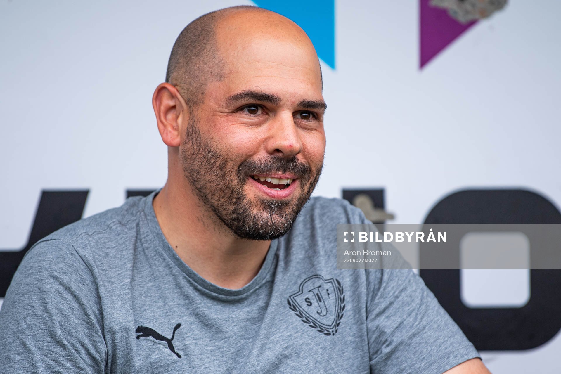 Jönköpings Södras assisterande tränare Oscar Garcia Rodrigues under fotbollsmatchen i Superettan mellan Gefle och Jönköpings Södra den 2 september 2023 i Gävle.