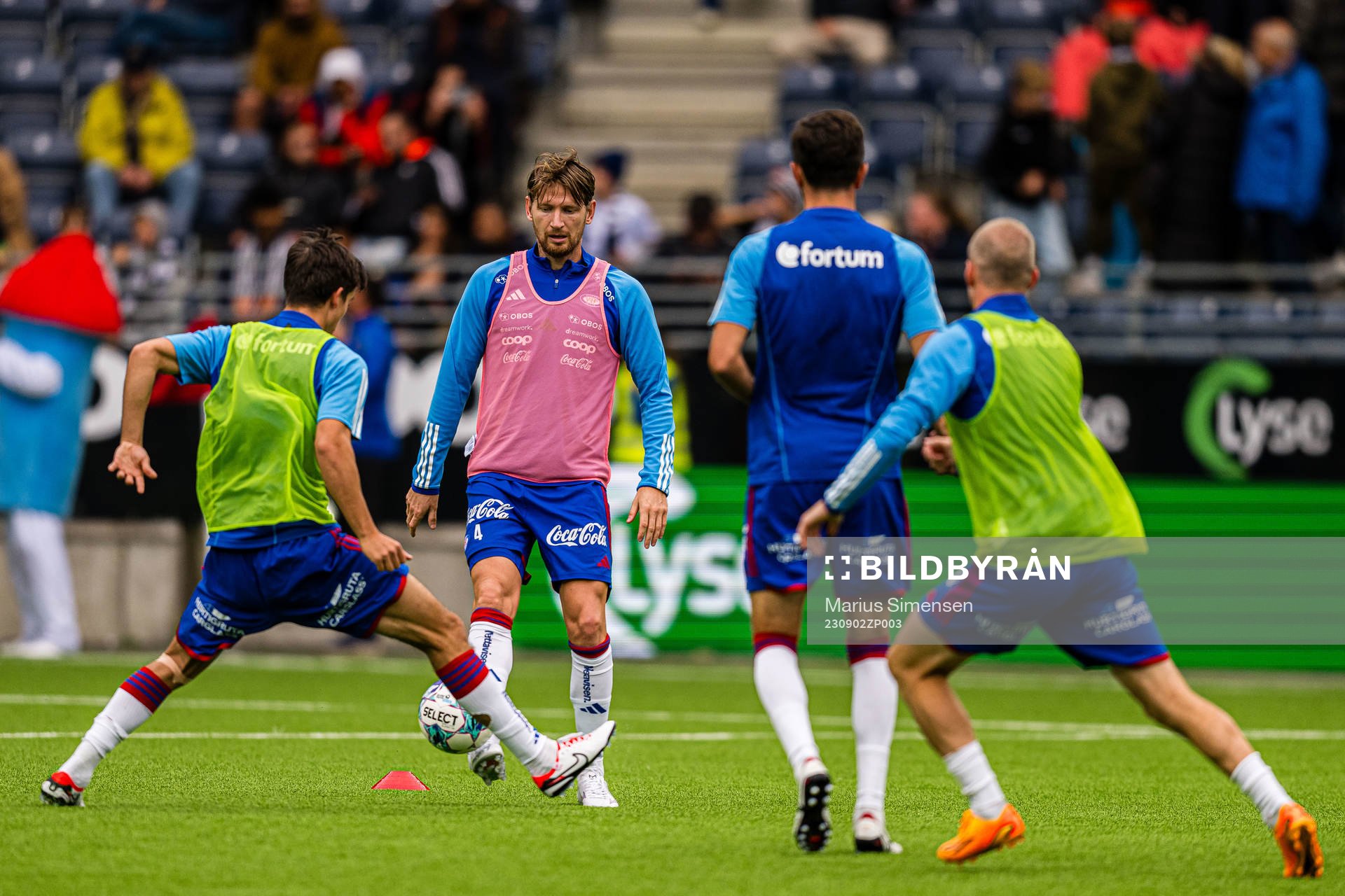 Stefan Strandberg of Vålerenga warms up