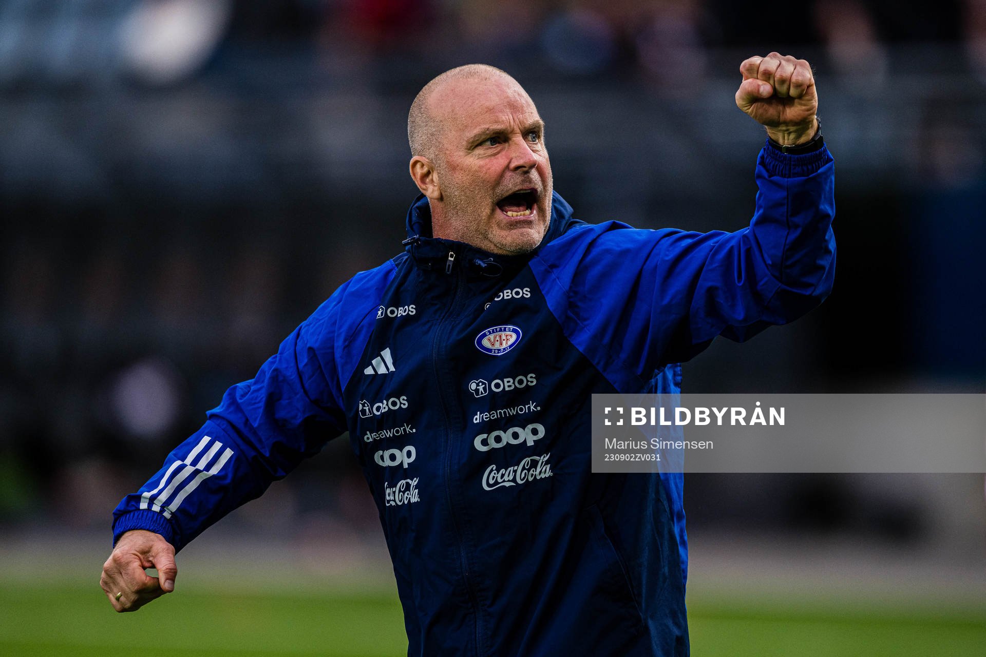 Geir Bakke, head coach of Vålerenga, celebrates