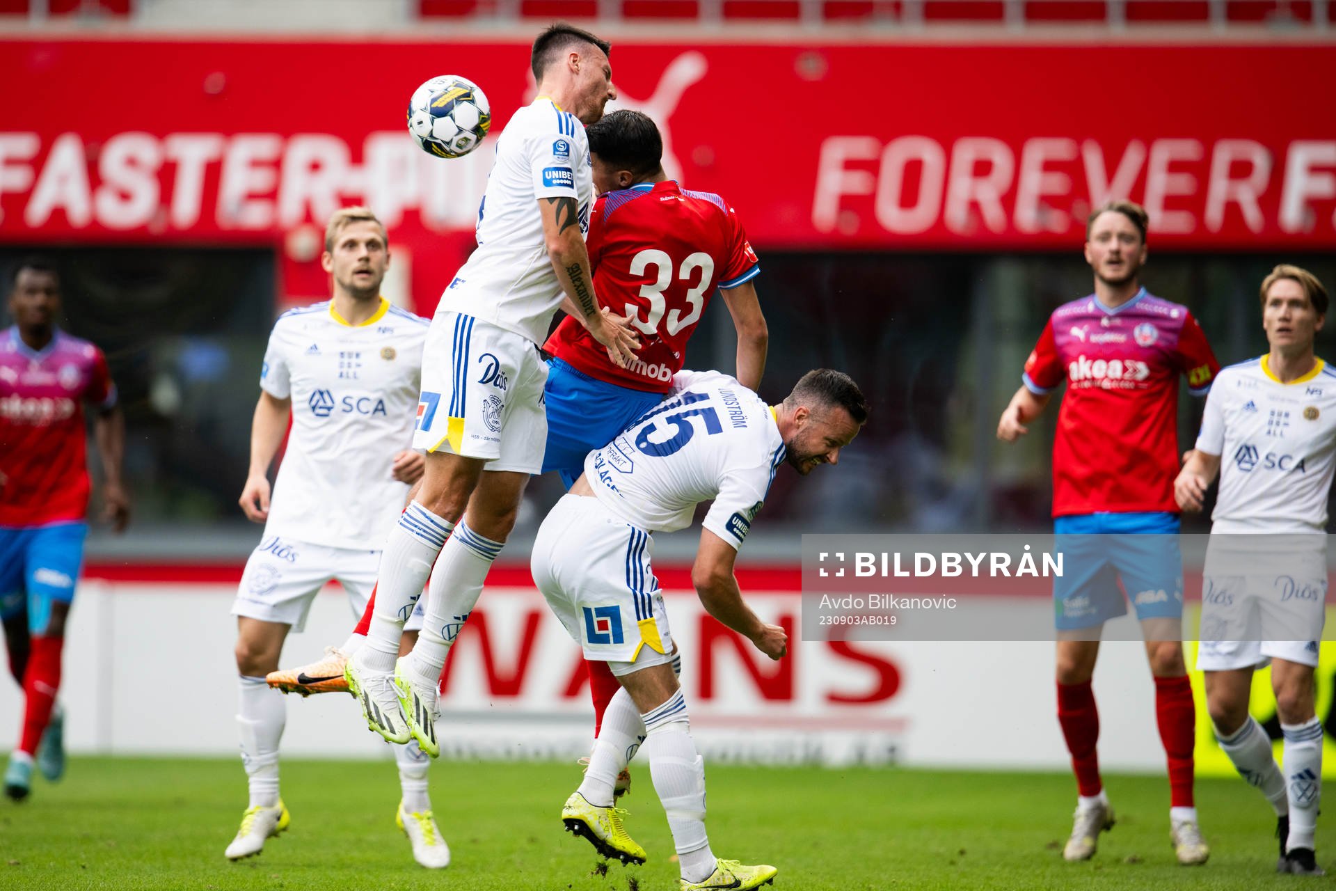 Helsingborgs Amar Muhsin  i nickduell mot GIF Sundsvalls