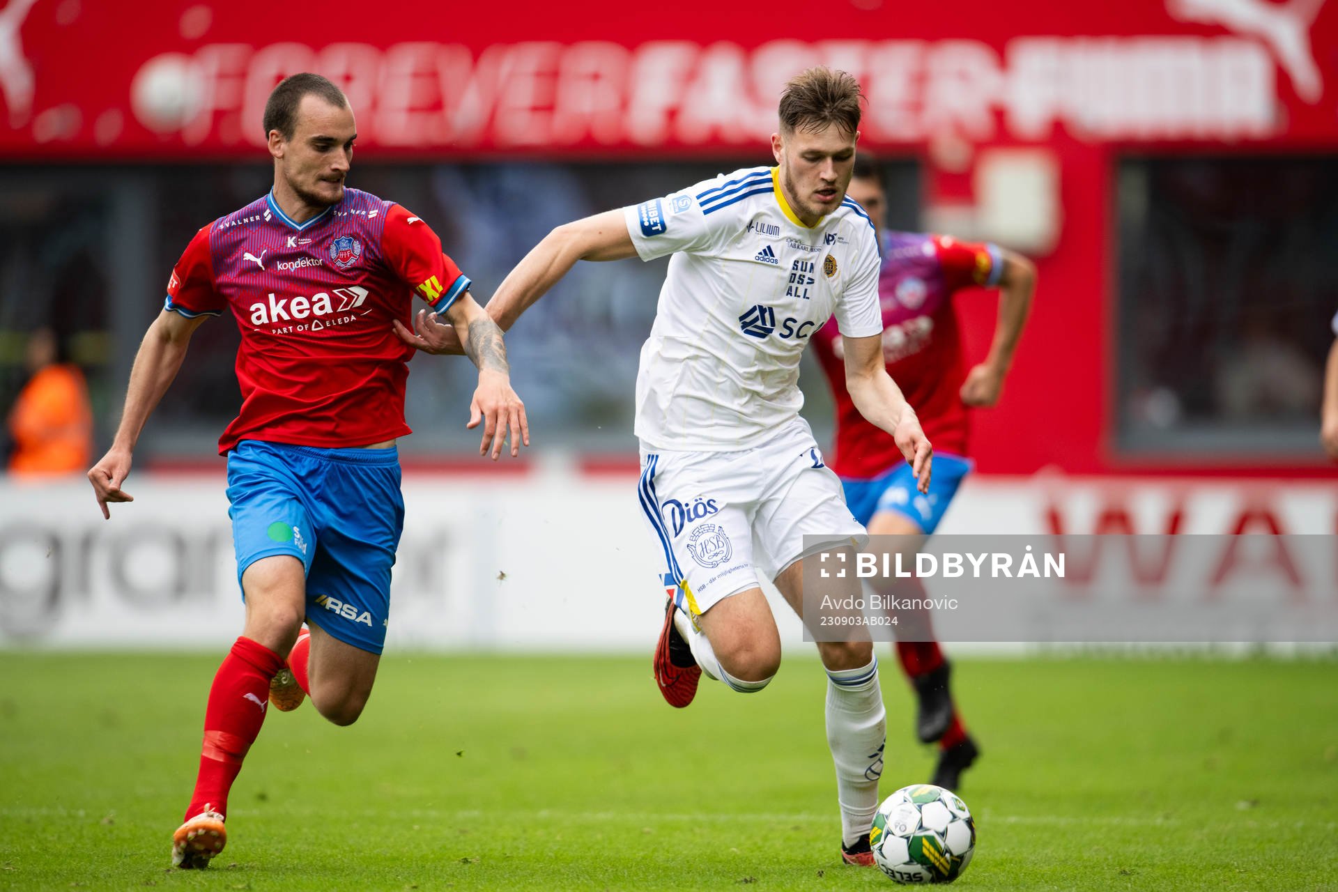 Helsingborgs Adam Hellborg och GIF Sundsvalls Paya Pichkah