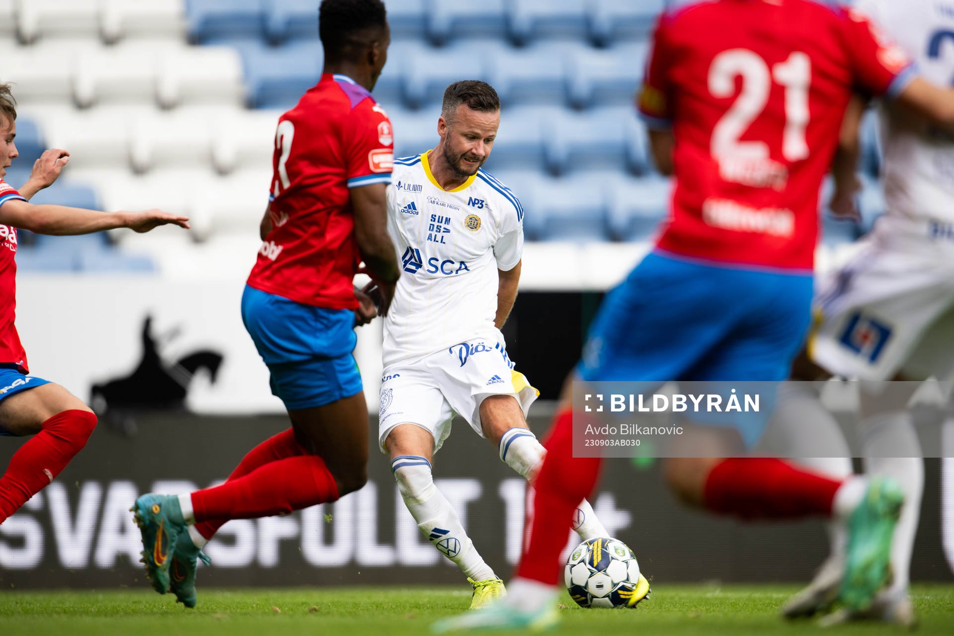 GIF Sundsvalls Robert Lundström skjuter in 2-2 målet