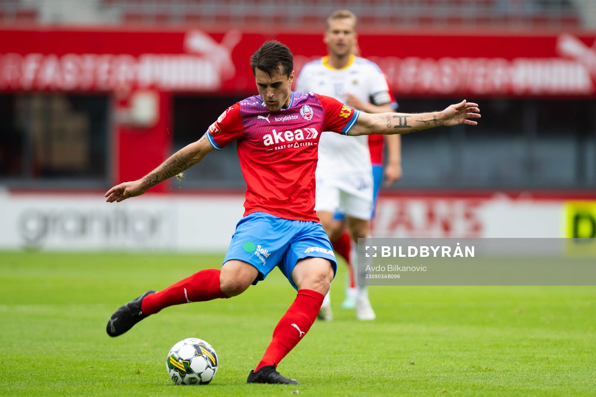 Helsingborgs Jon Birkfeldt skjuter