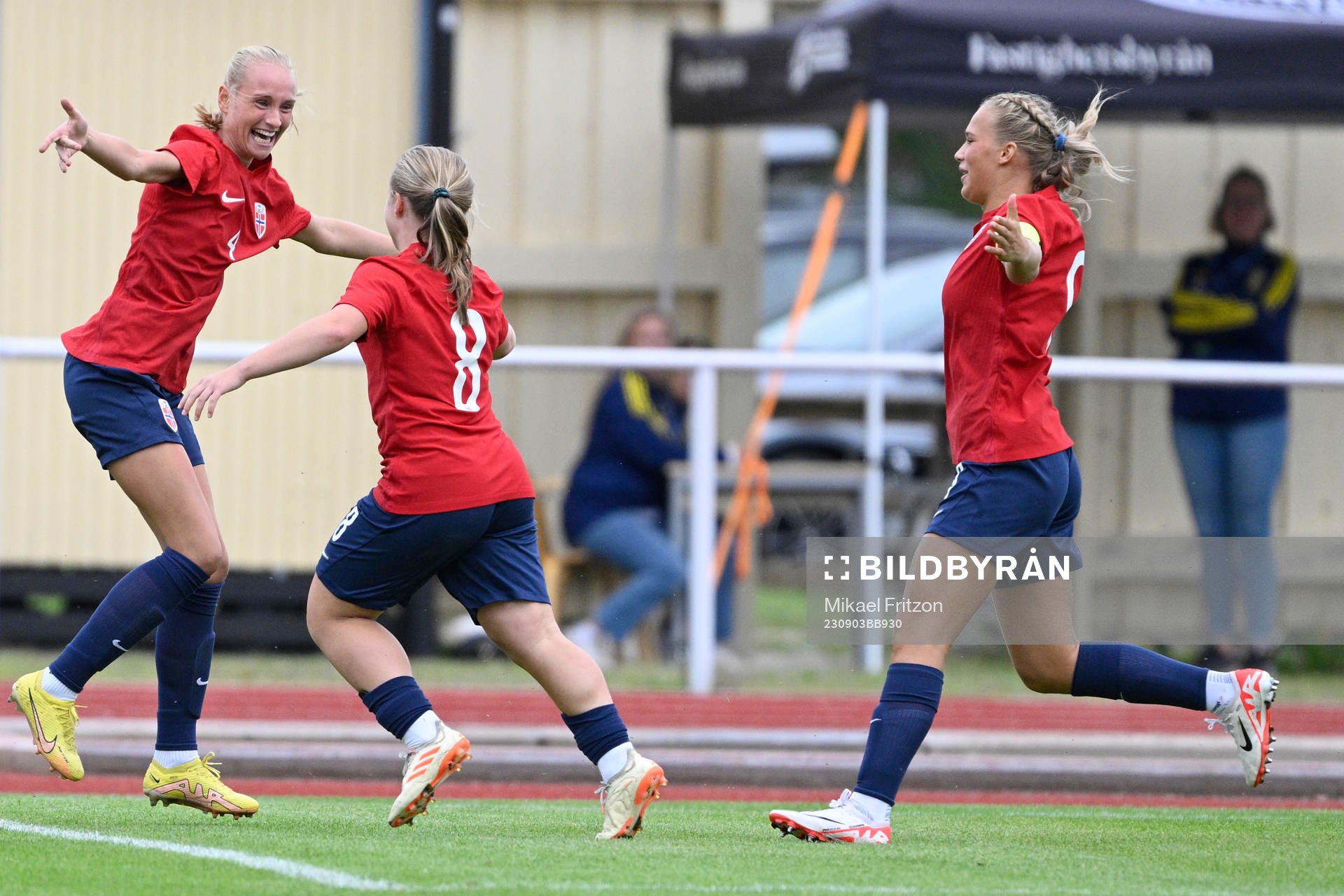 Norges Josefine Thorsnes Lefdal jublar efter 0-1 under F16-landskampen i fotboll mellan Sverige och Norge den 3 September 2023 i Eksjö. 