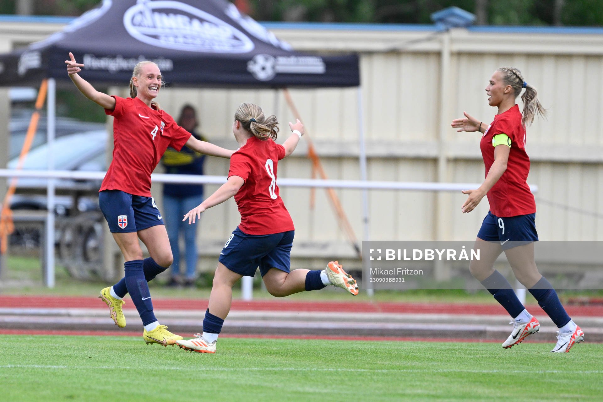 Norges Josefine Thorsnes Lefdal jublar efter 0-1 under F16-landskampen i fotboll mellan Sverige och Norge den 3 September 2023 i Eksjö. 