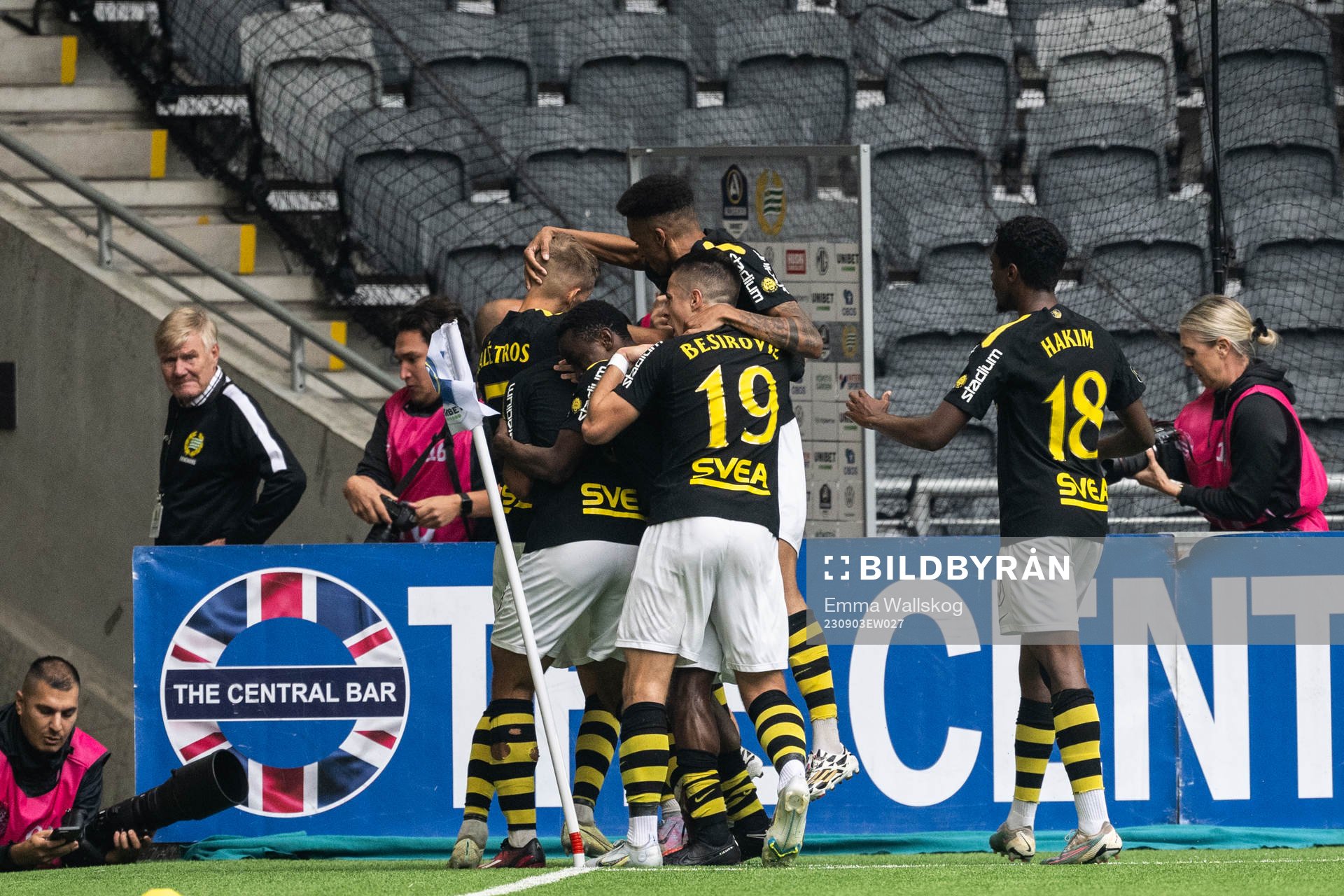 AIKs Omar Faraj jublar med lagkamrater efter 0-1 under fotbollsmatchen i Allsvenskan mellan Hammarby och AIK den 3 september 2023 i Stockholm. 