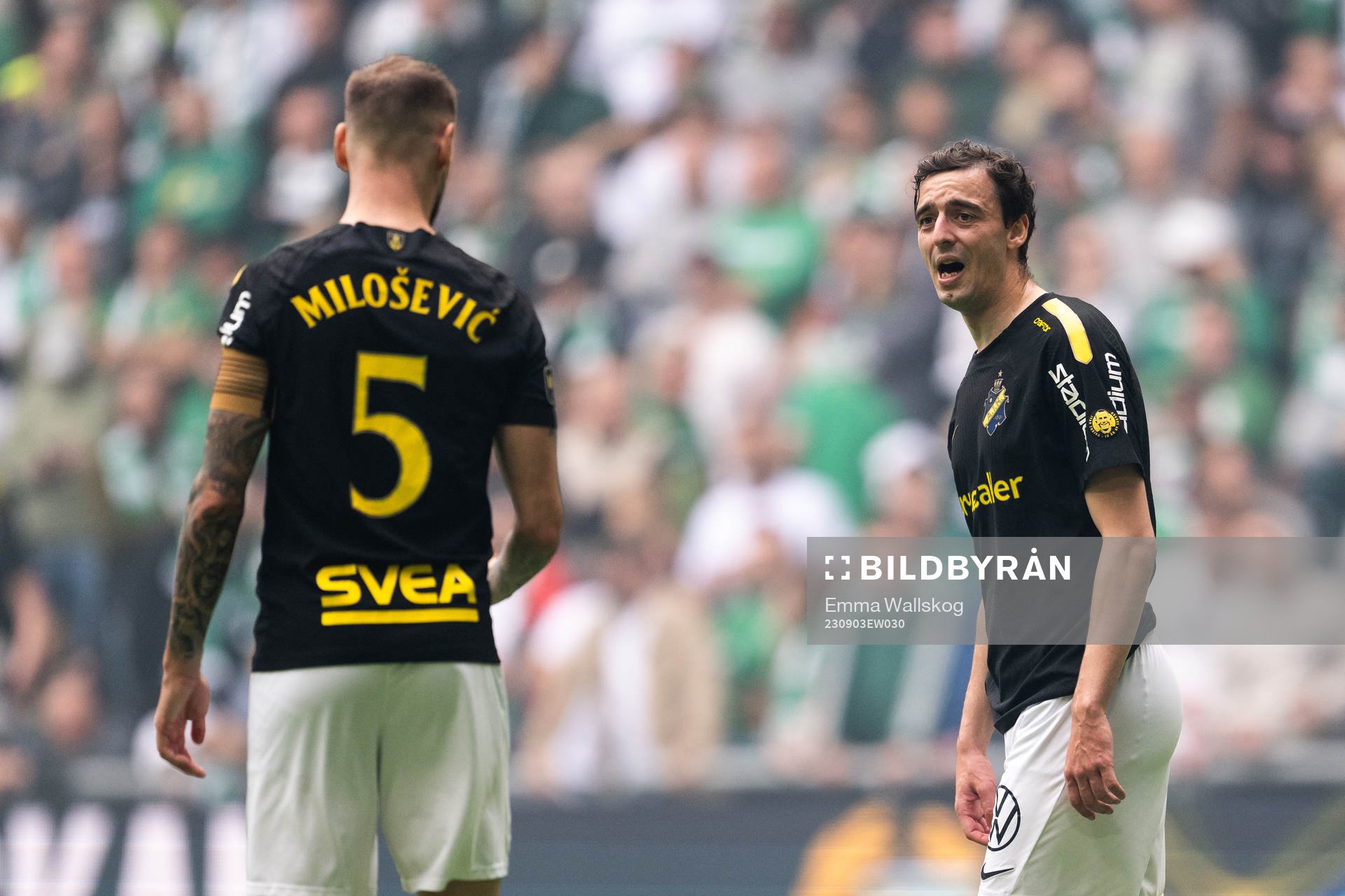 AIKs Alexander Milosevic och Jetmir Haliti deppar
