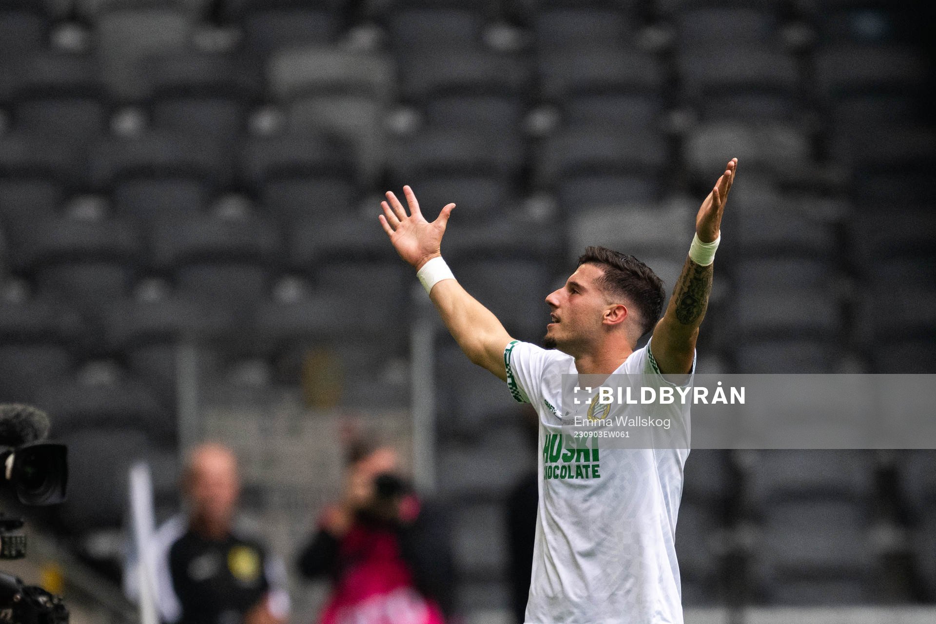 Hammarbys Viktor Djukanovic jublar efter 4-2 under fotbollsmatchen i Allsvenskan mellan Hammarby och AIK den 3 september 2023 i Stockholm. 